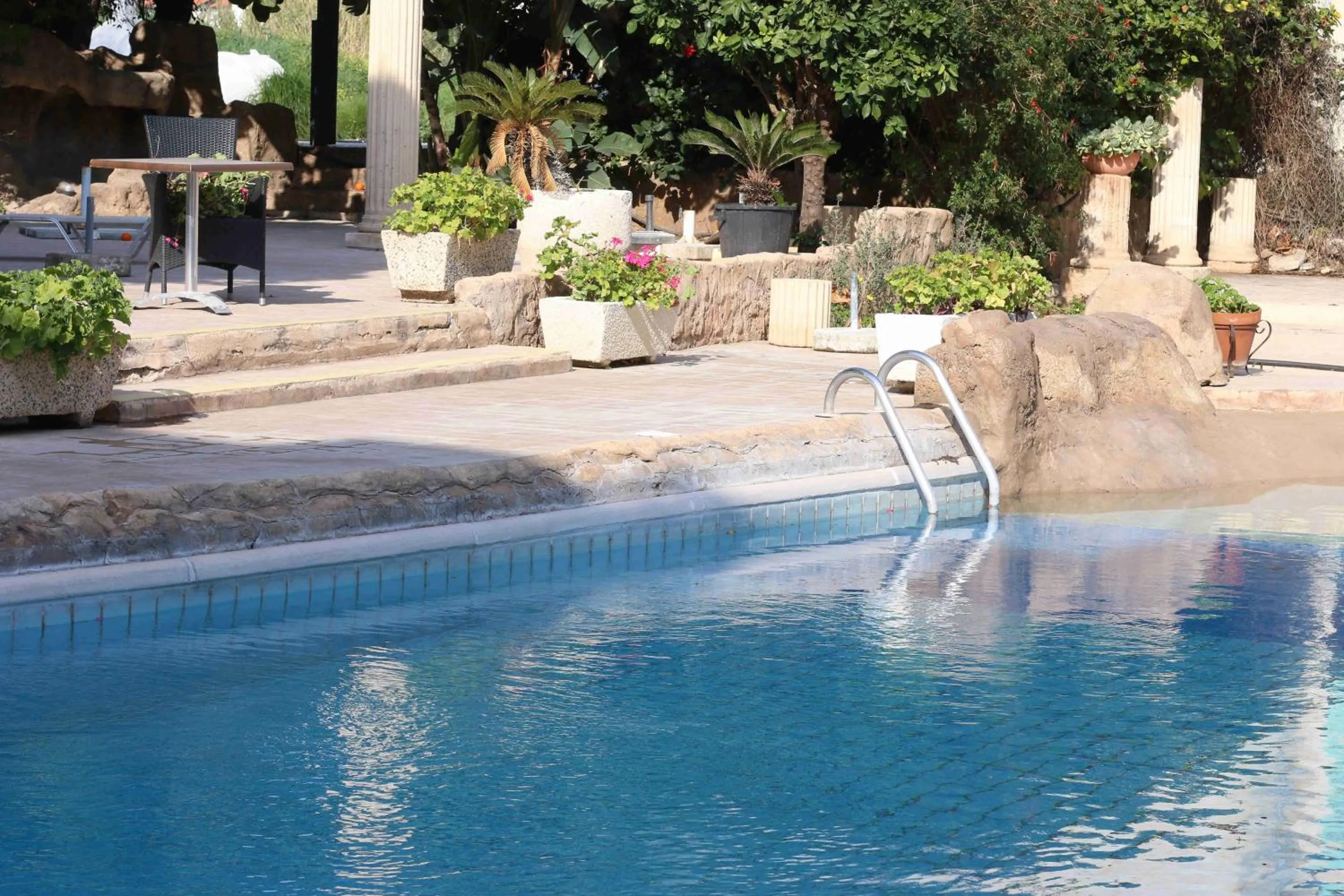 Swimming pool in King's Hotel