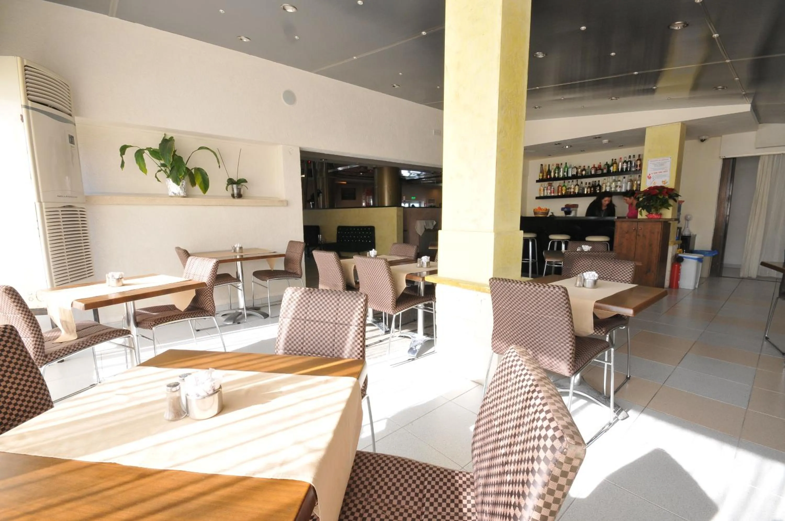 Lounge or bar in King's Hotel