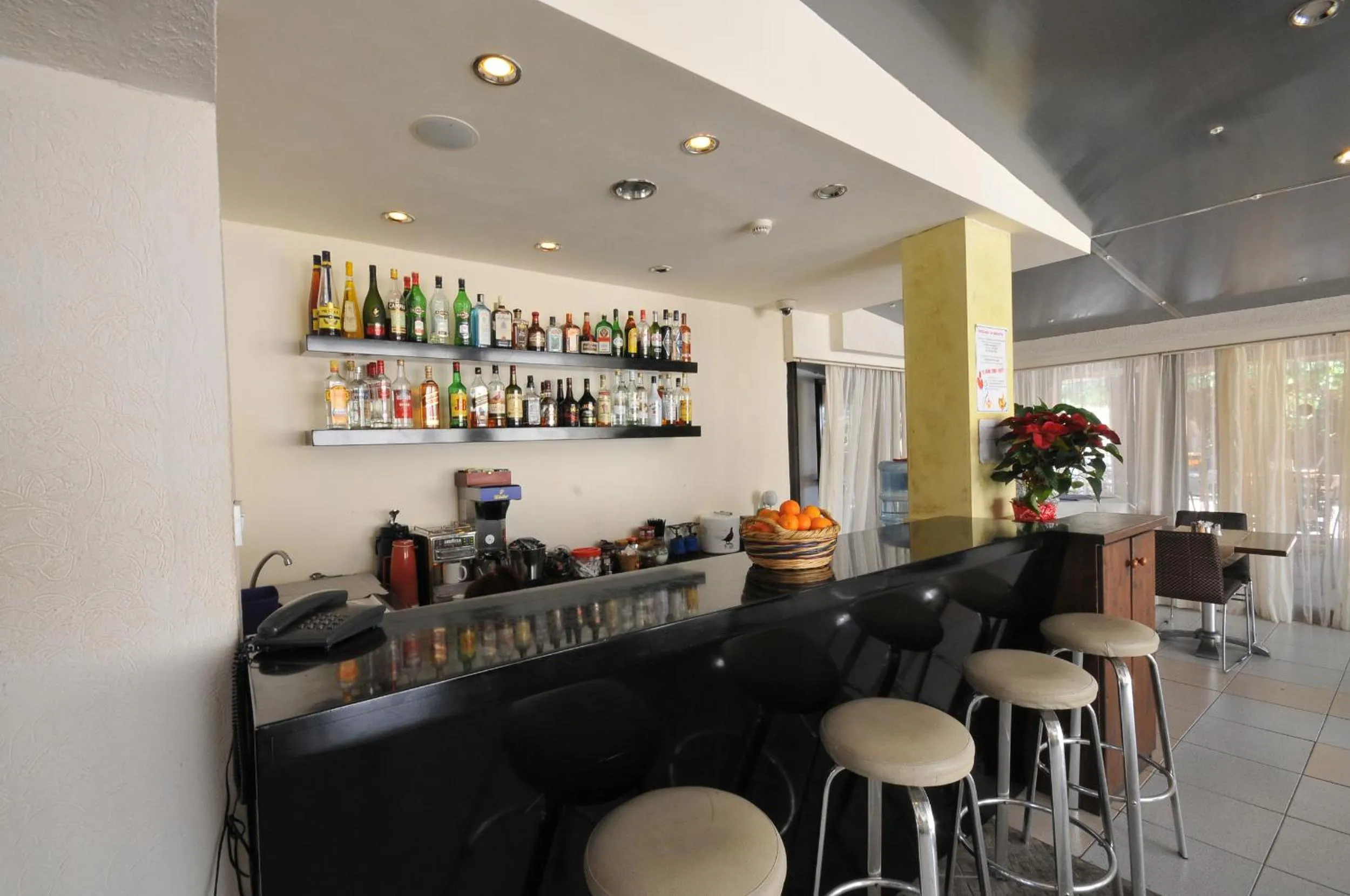 Lounge or bar in King's Hotel