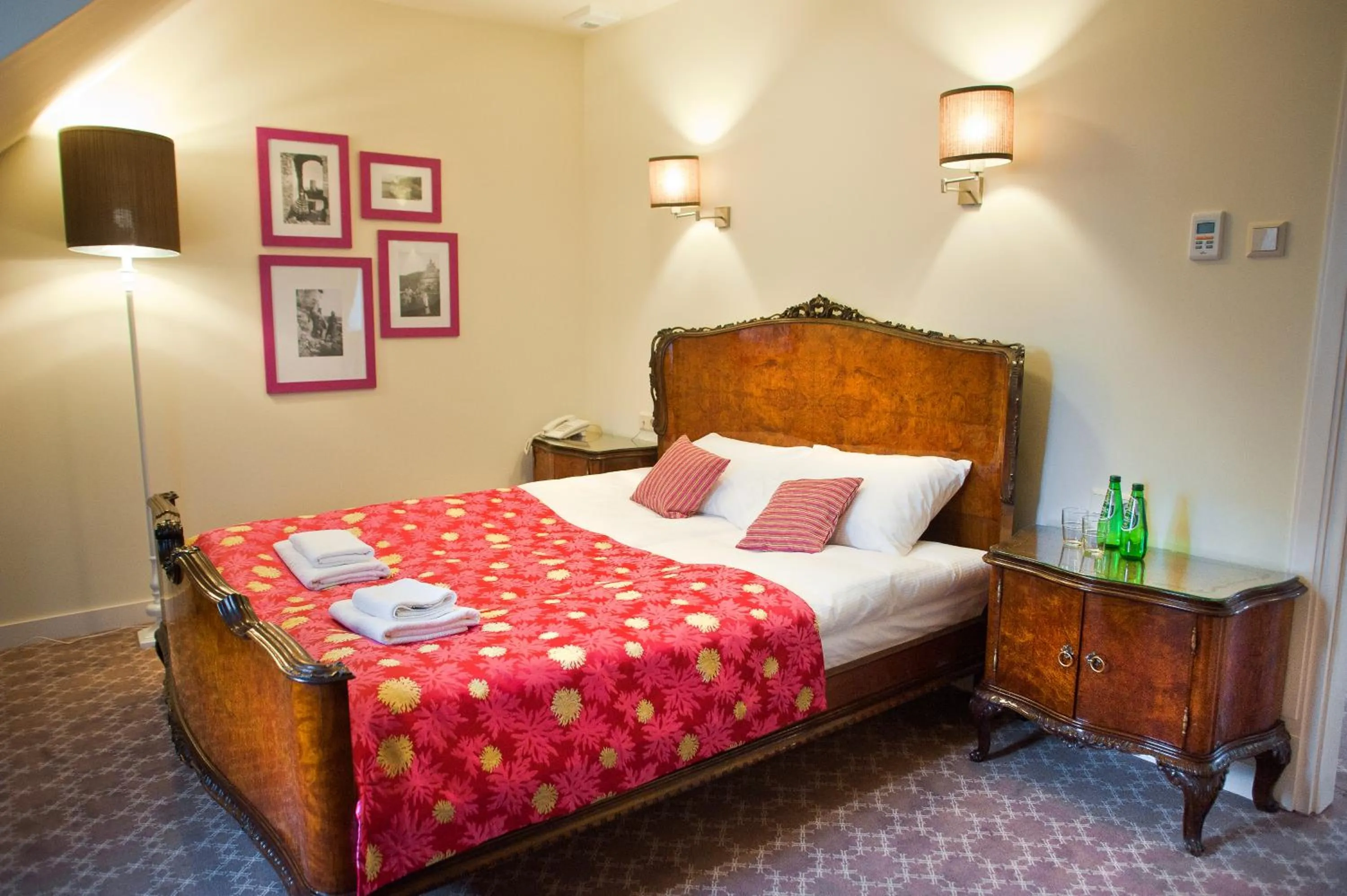 Bed in Hotel Kazimierzówka