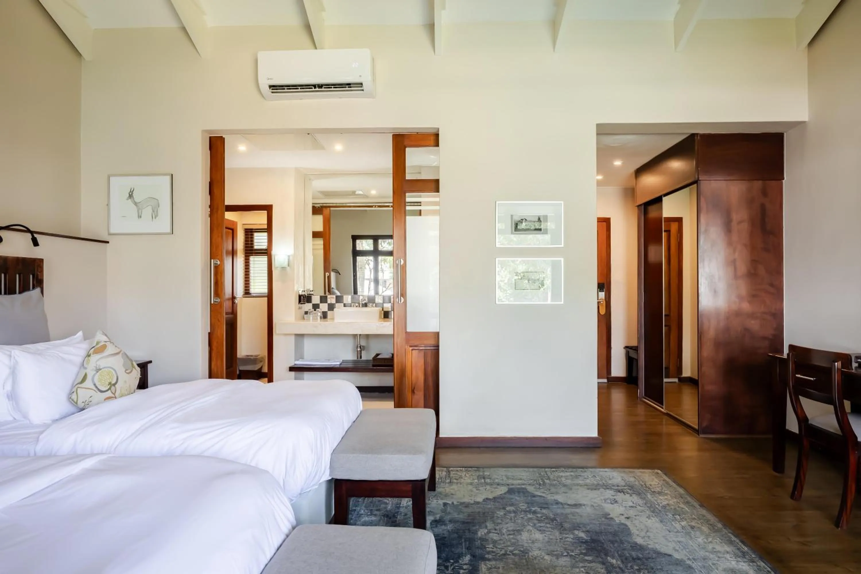 Shower, Bed in Casterbridge Hollow Boutique Hotel