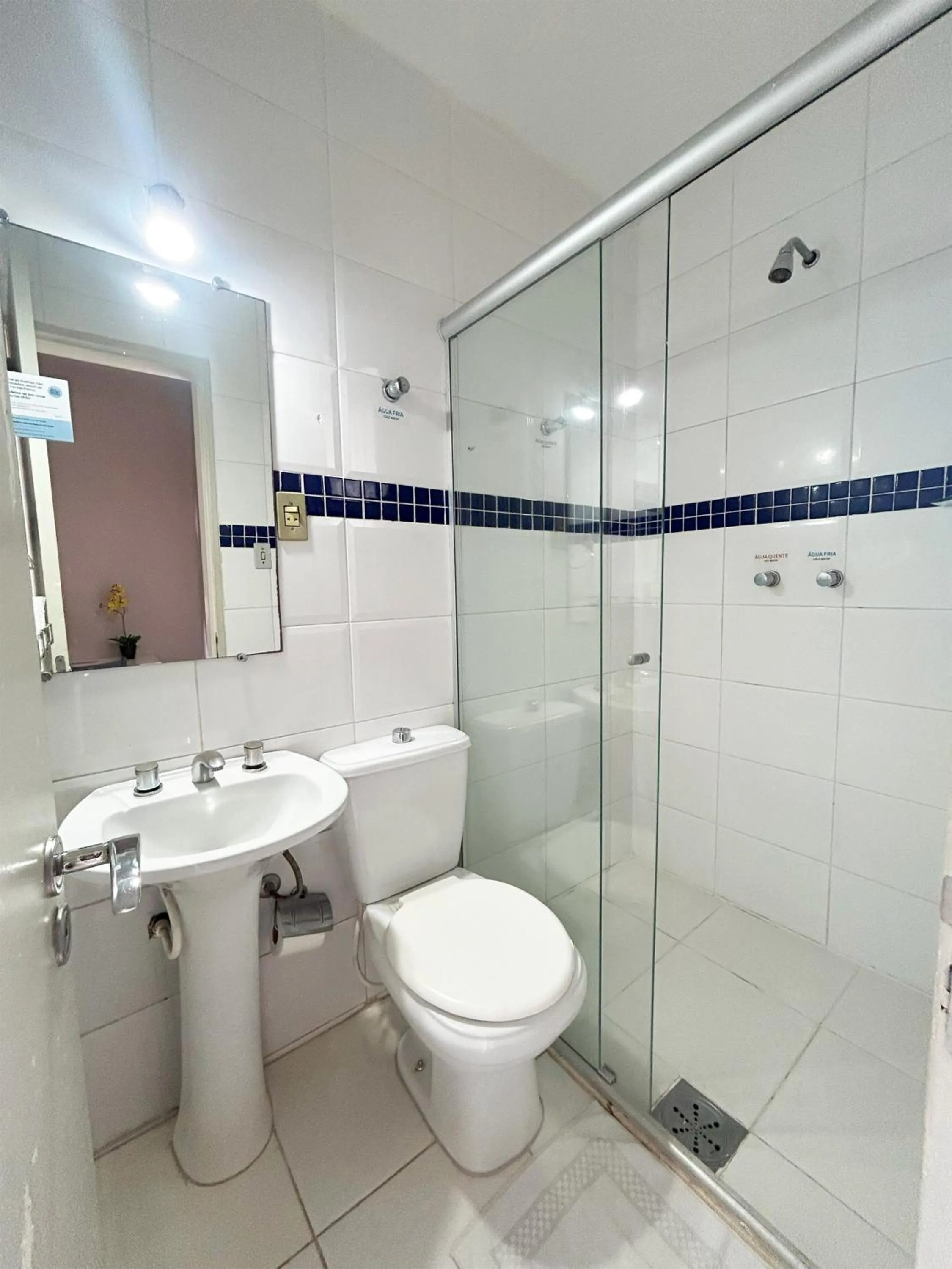 Shower in Hotel El Pilar by Bsb Inn