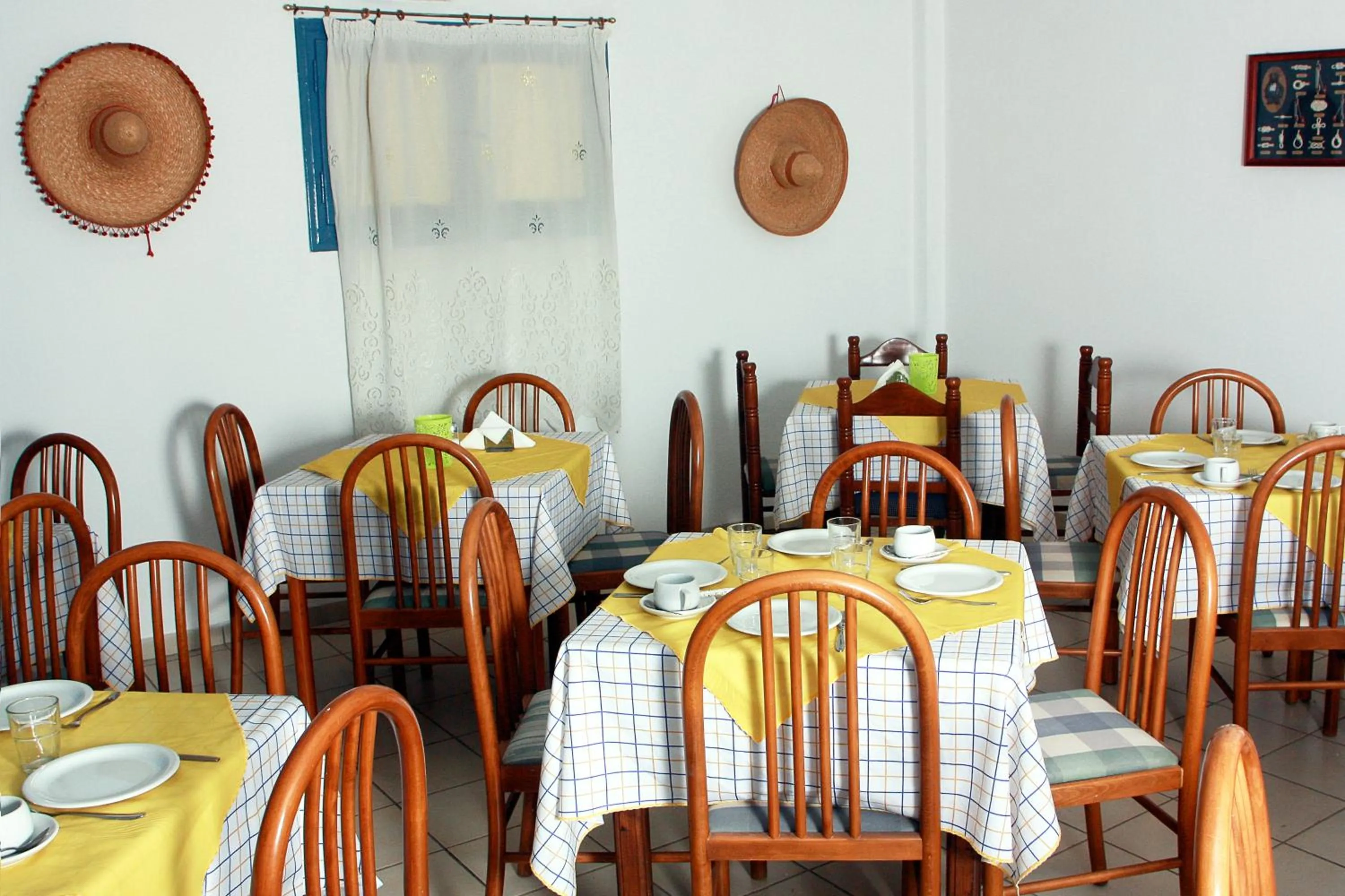 Restaurant/places to eat in Hotel Kalma