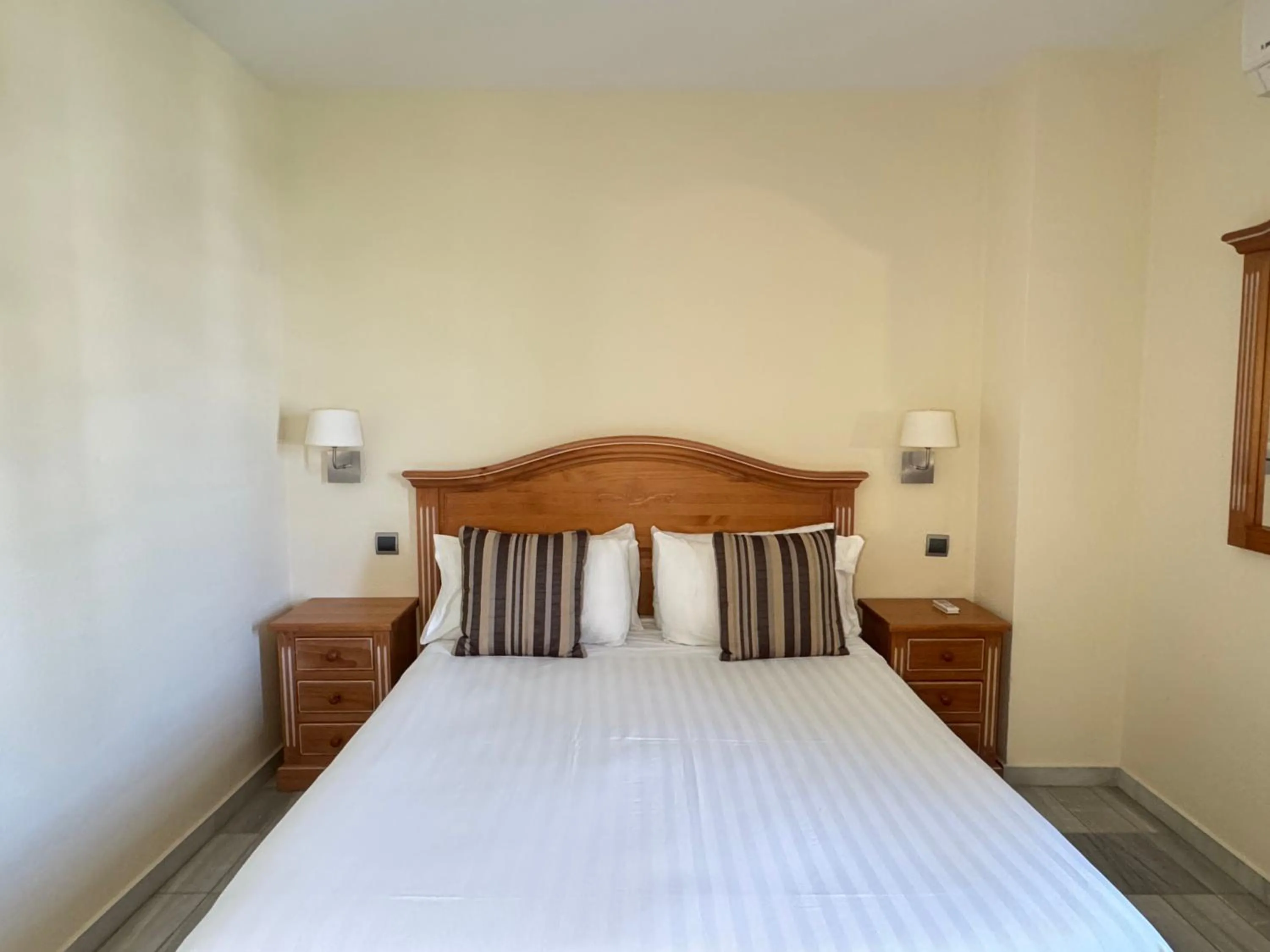 Bedroom, Bed in Macdonald Villacana Resort