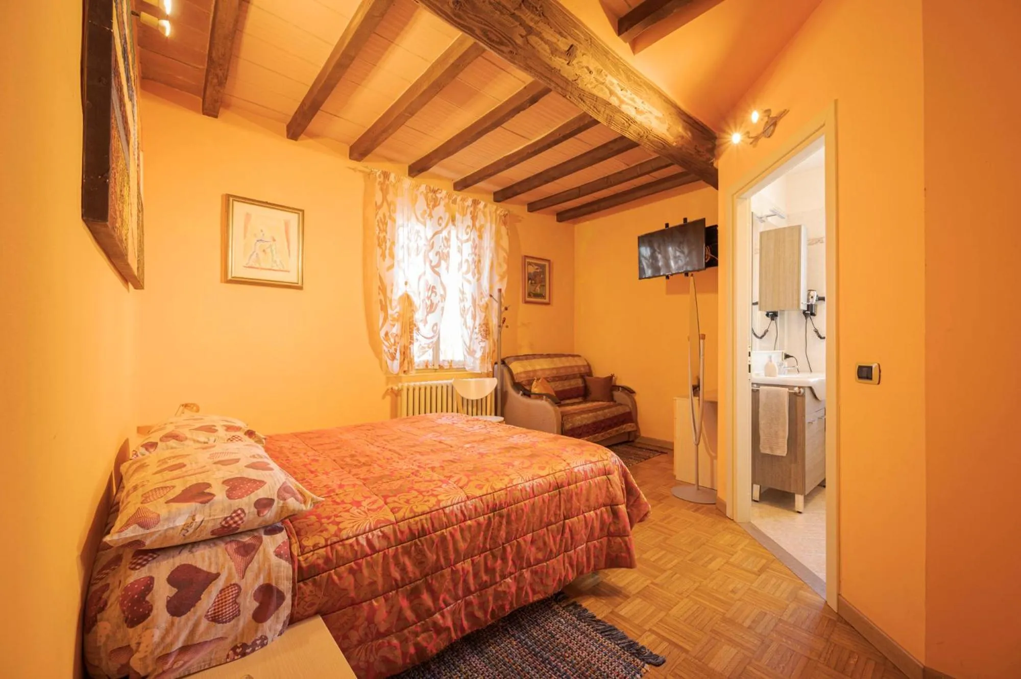 Photo of the whole room, Bed in La Fossetta B&B