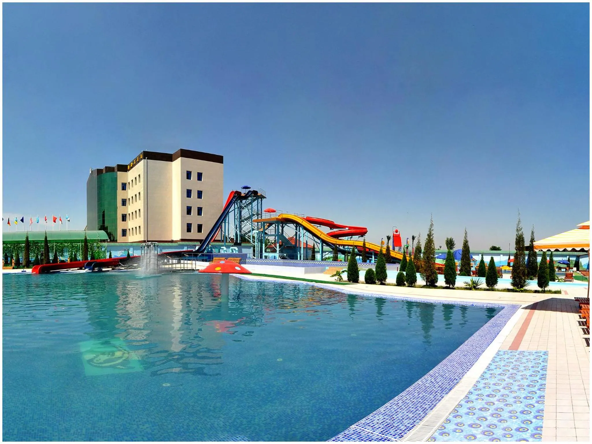 Facade/entrance in Golden Valley Hotel