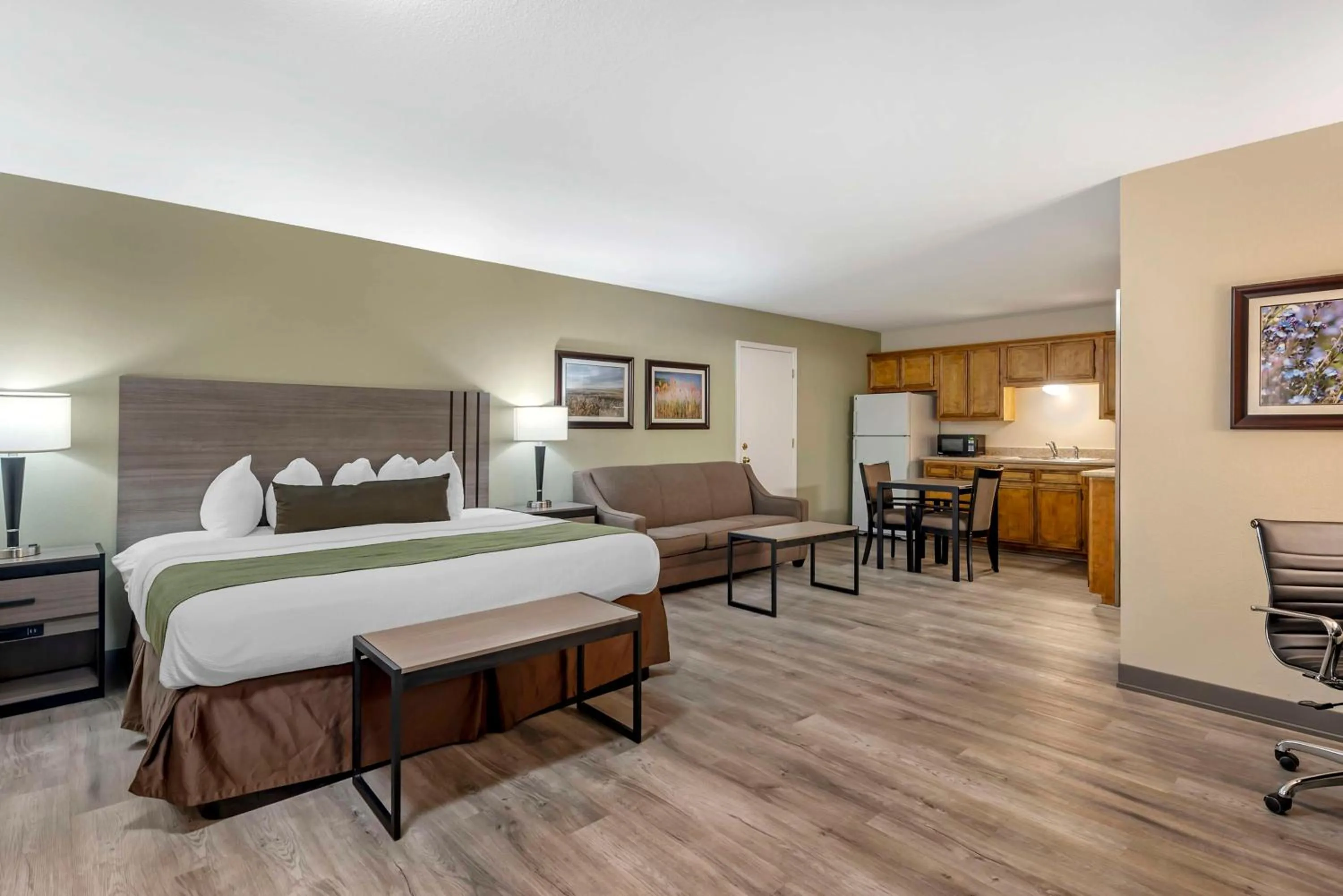 Photo of the whole room, Bed in Best Western Inn of Brenham