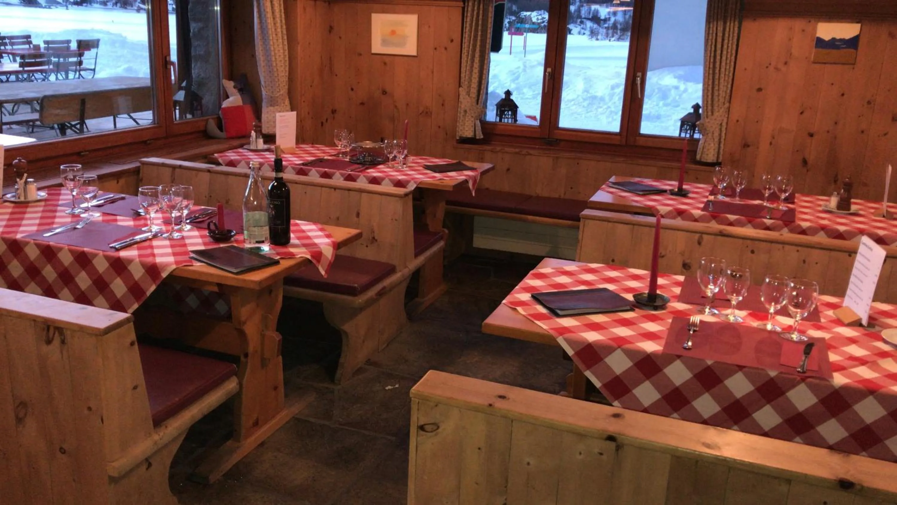 Restaurant/places to eat in Hotel Ristorante Lagrev