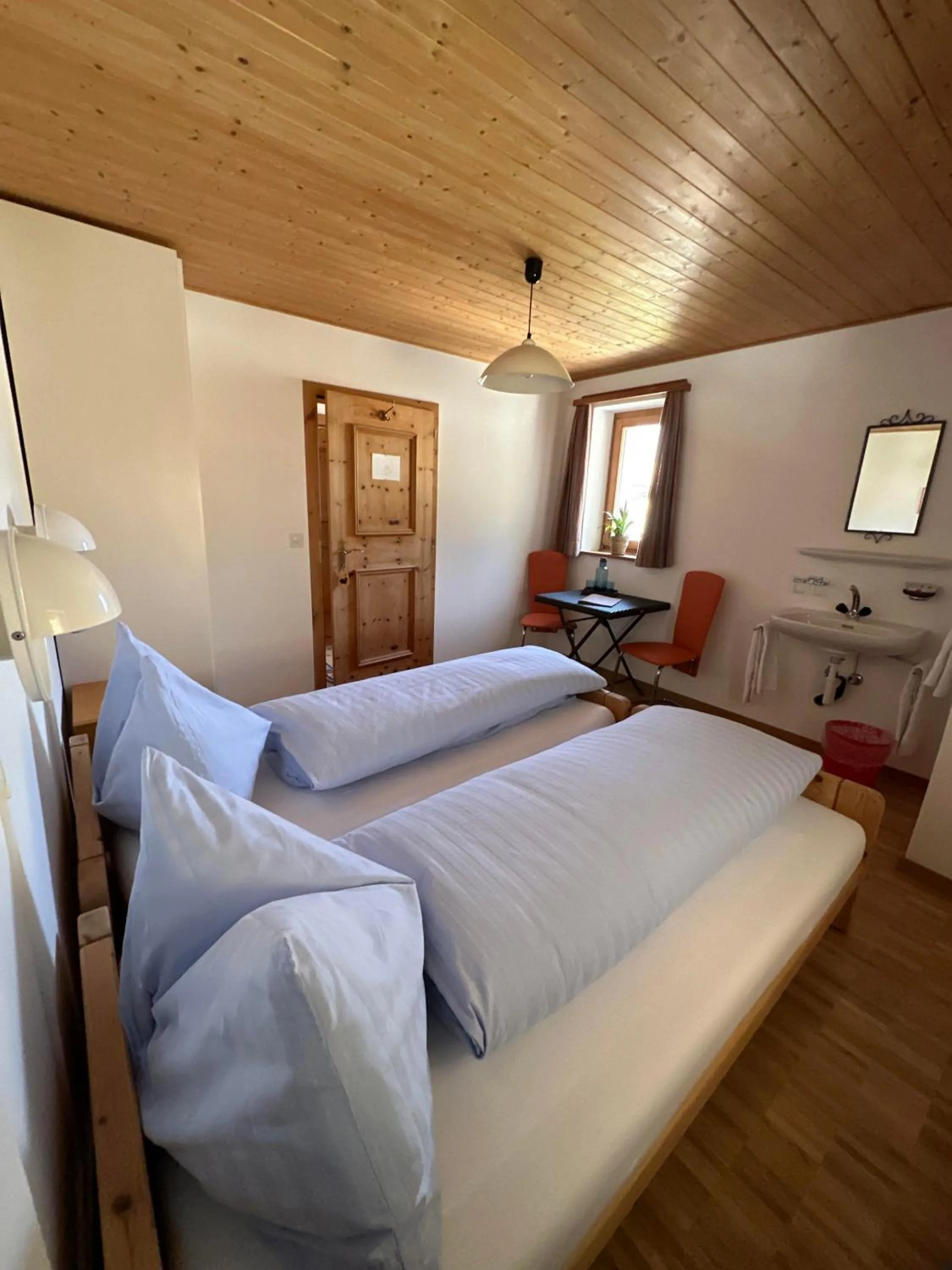 Bed in Hotel Ristorante Lagrev