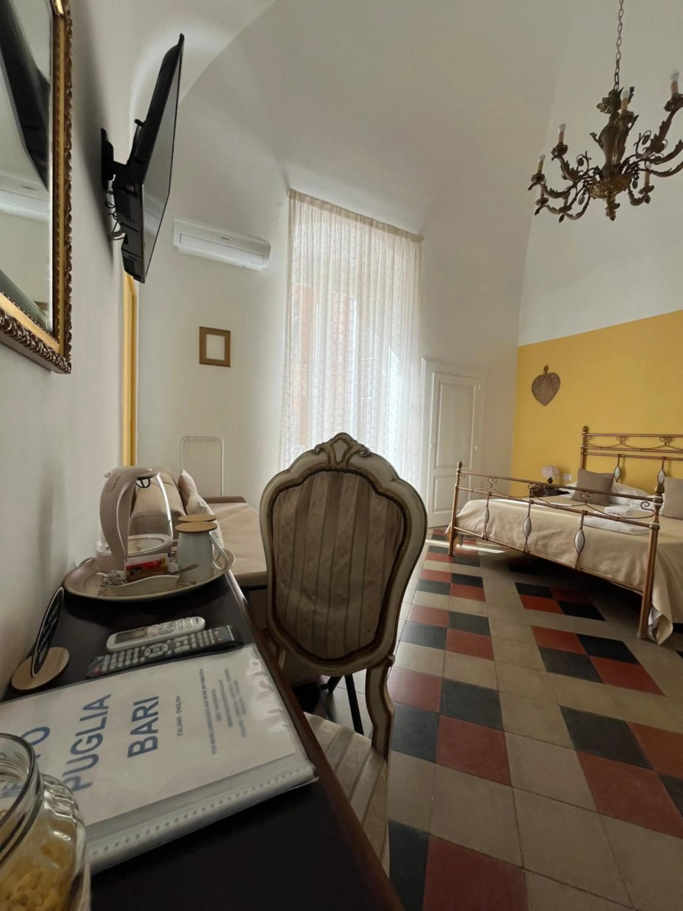 Photo of the whole room, Bed in B&B Chimera Bari
