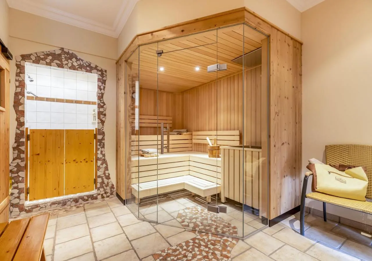 Sauna, Bed in Wellness-Aparthotel Montana