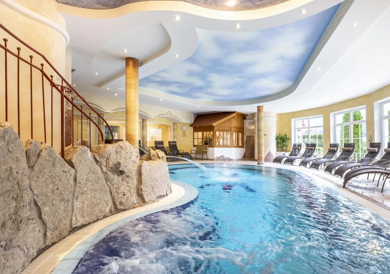 Swimming pool in Wellness-Aparthotel Montana