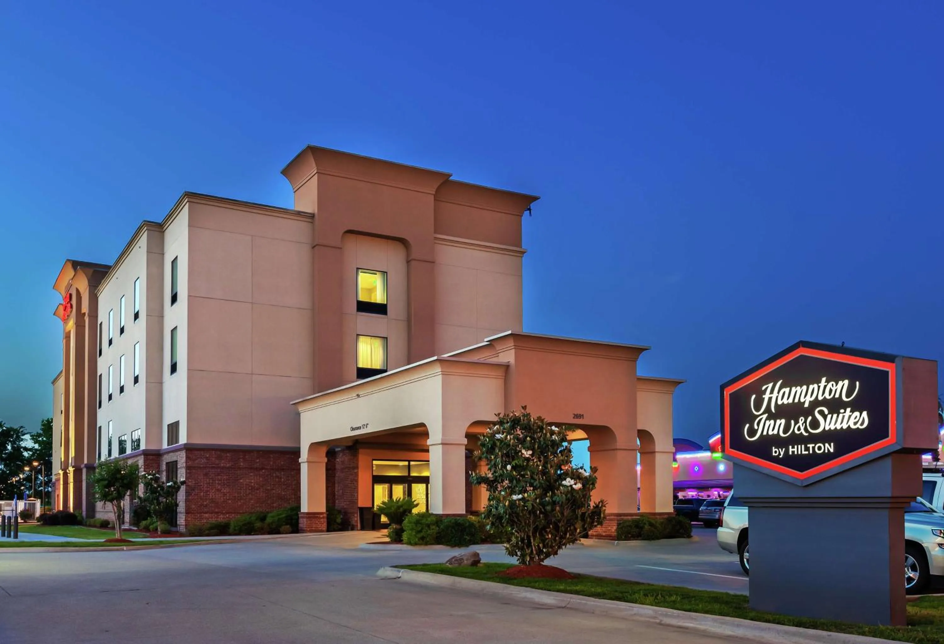 Property building in Hampton Inn & Suites Shreveport/Bossier City at Airline Drive