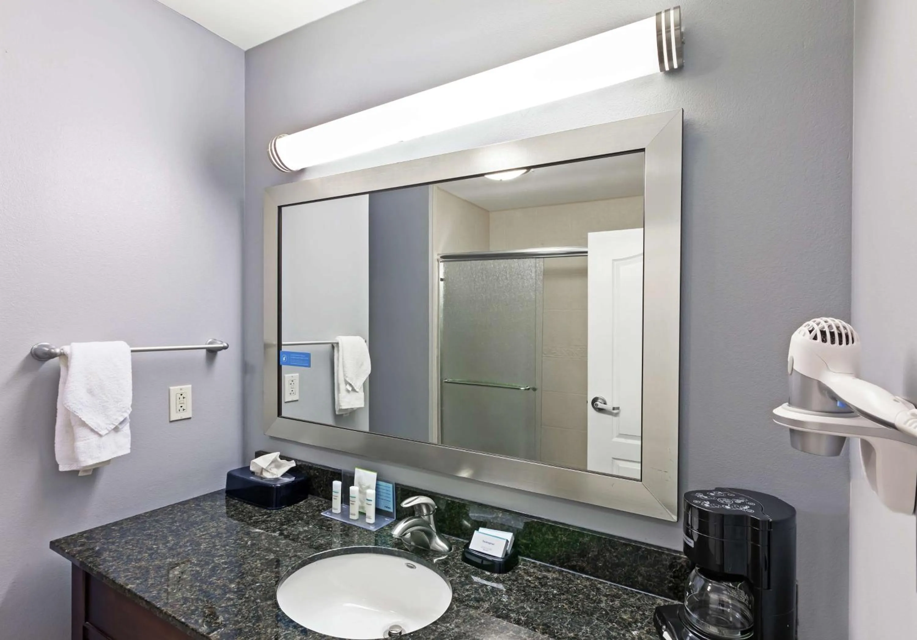 Bathroom in Hampton Inn & Suites Shreveport/Bossier City at Airline Drive