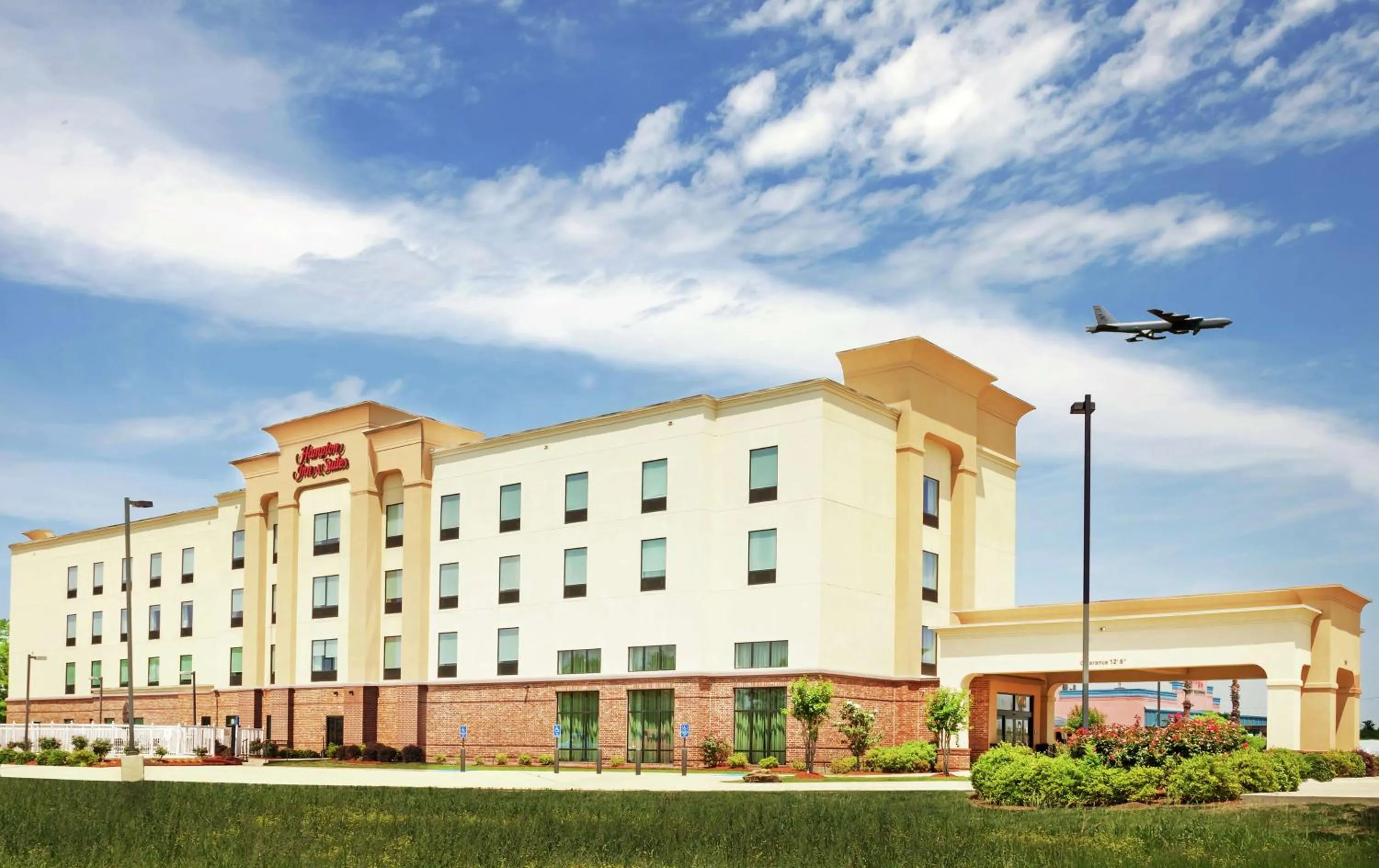 Property building in Hampton Inn & Suites Shreveport/Bossier City at Airline Drive