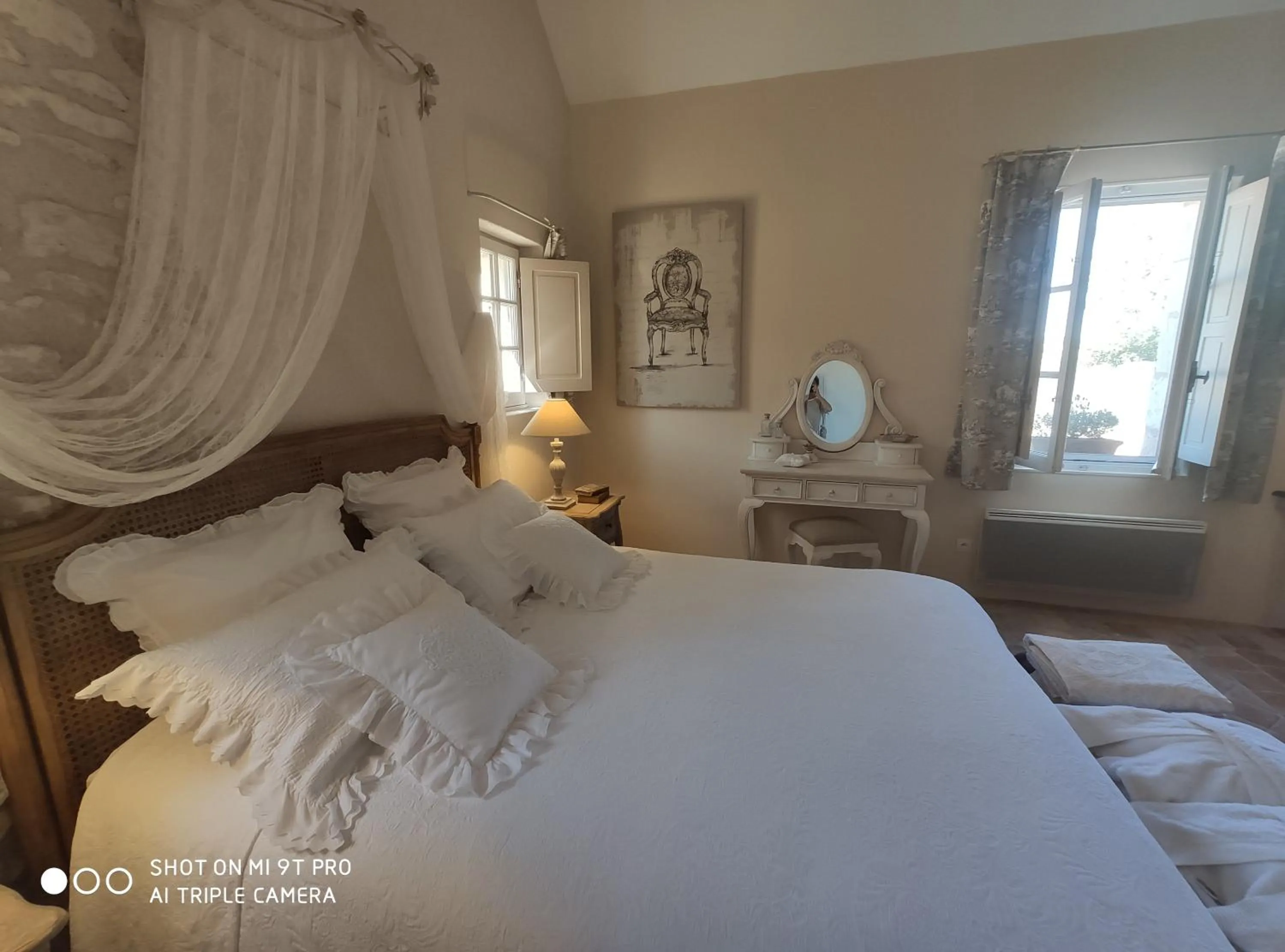Photo of the whole room, Bed in La Ferme Blanche