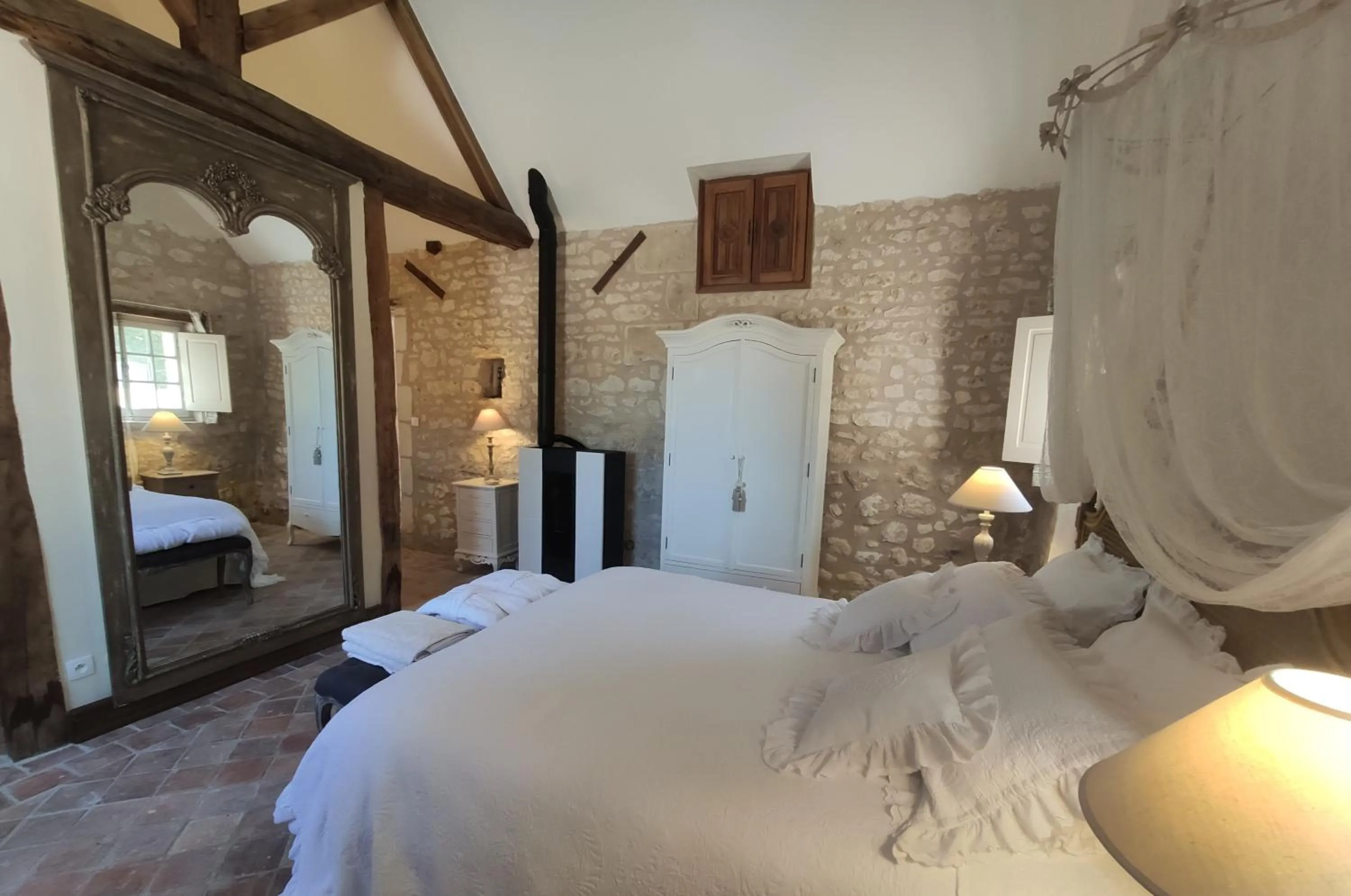 Photo of the whole room, Bed in La Ferme Blanche