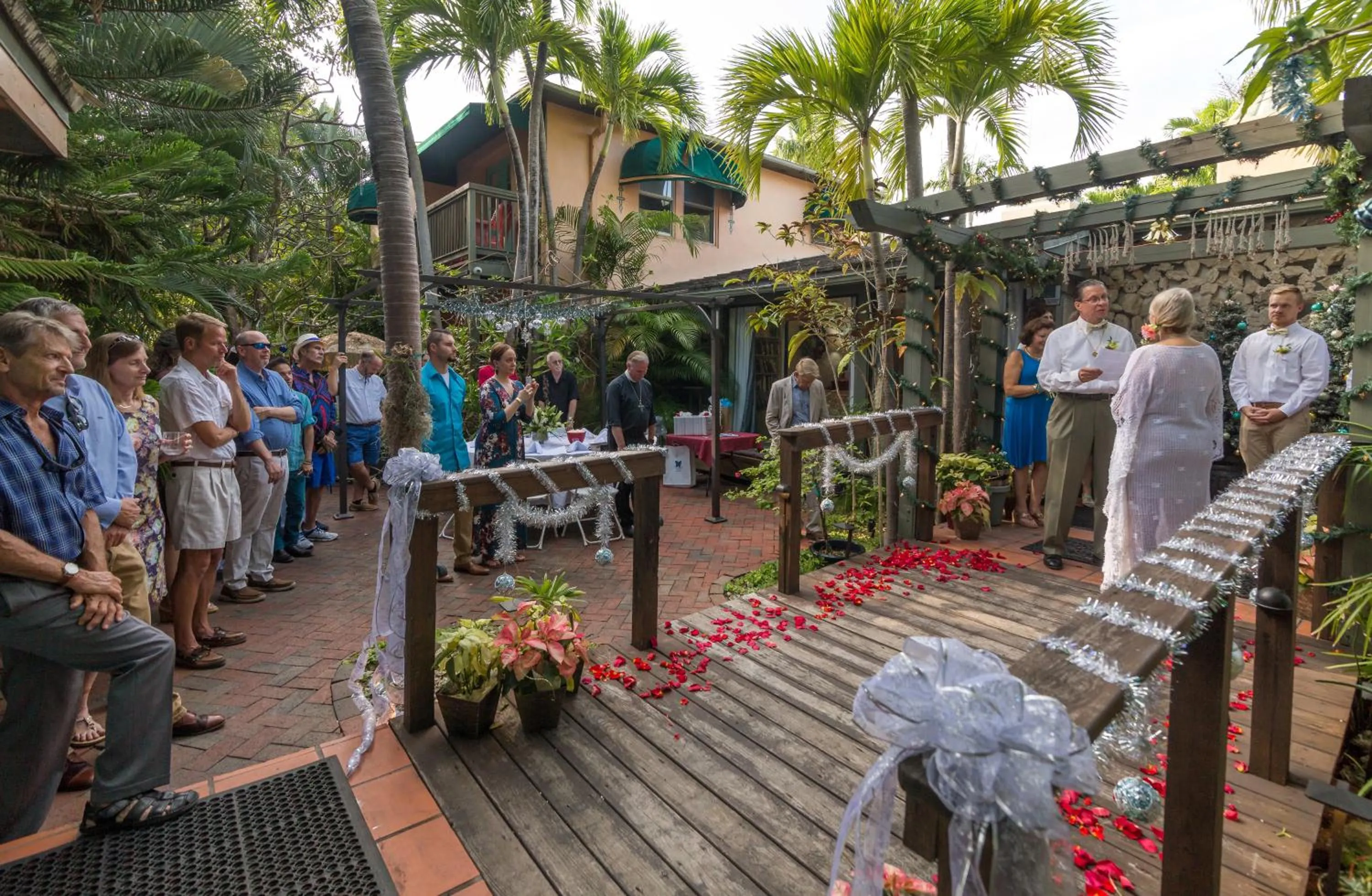 Garden in Suite Dreams Inn by the Beach