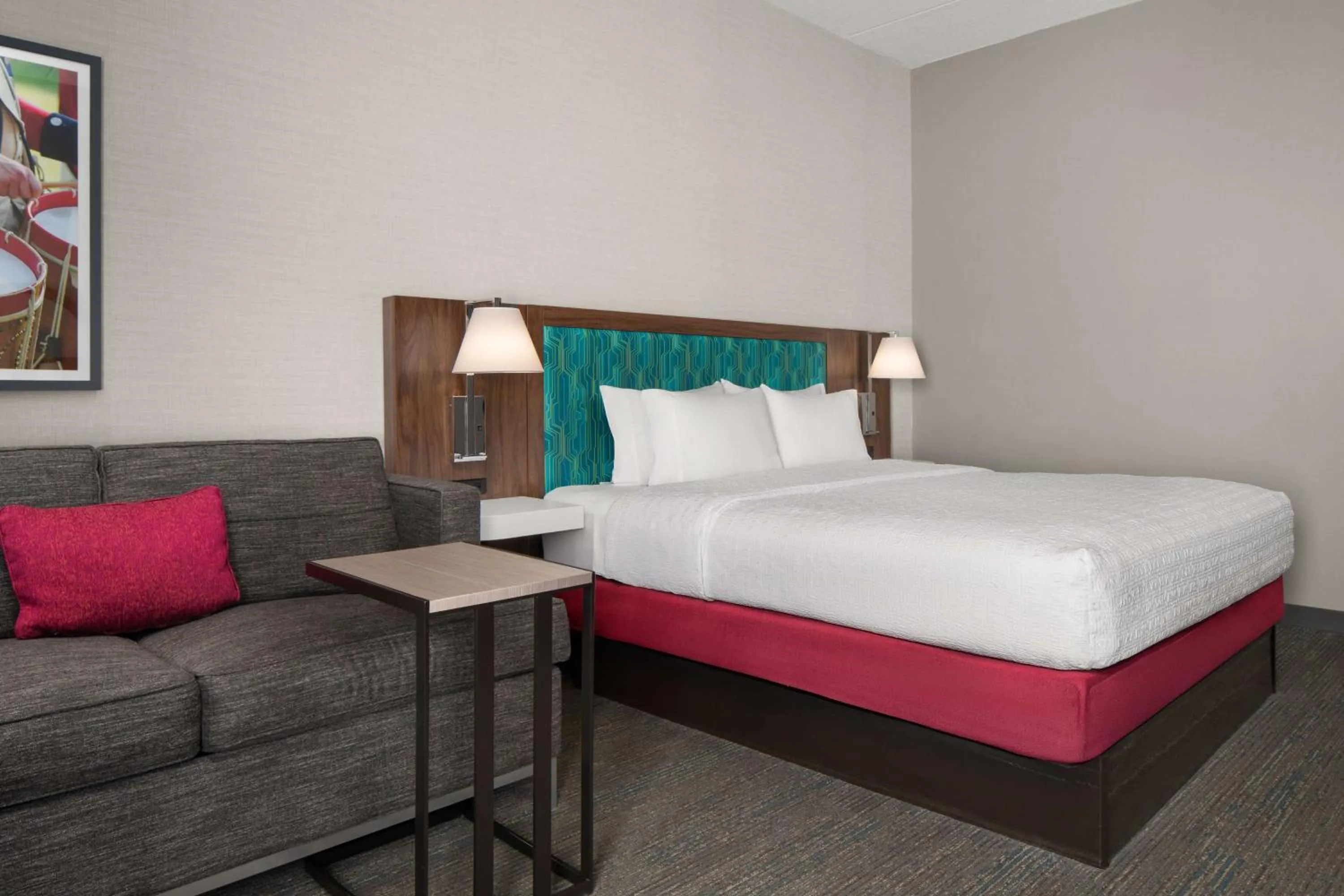 Living room, Bed in Hampton Inn Sturbridge