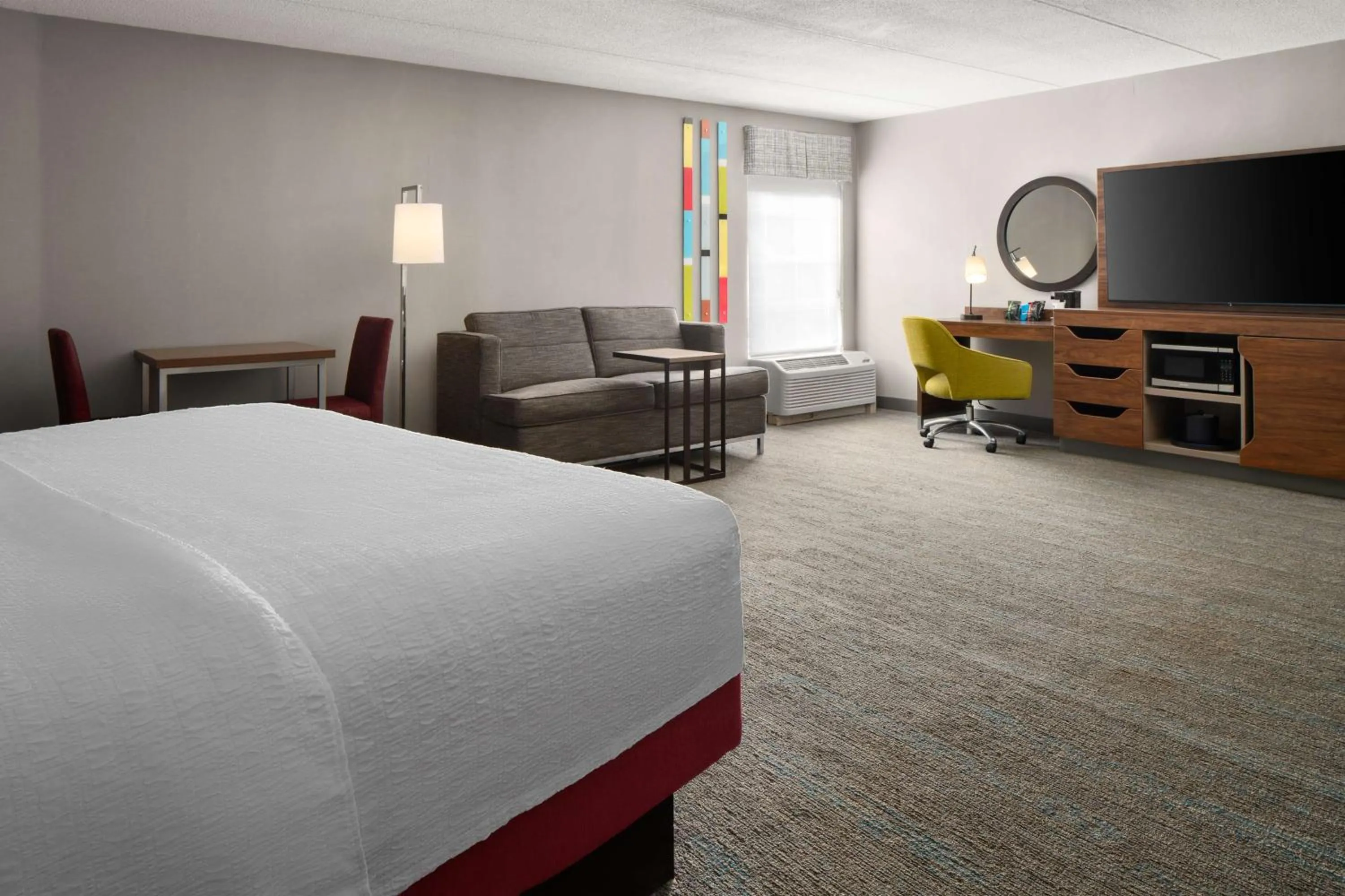 Bedroom, Bed in Hampton Inn Sturbridge