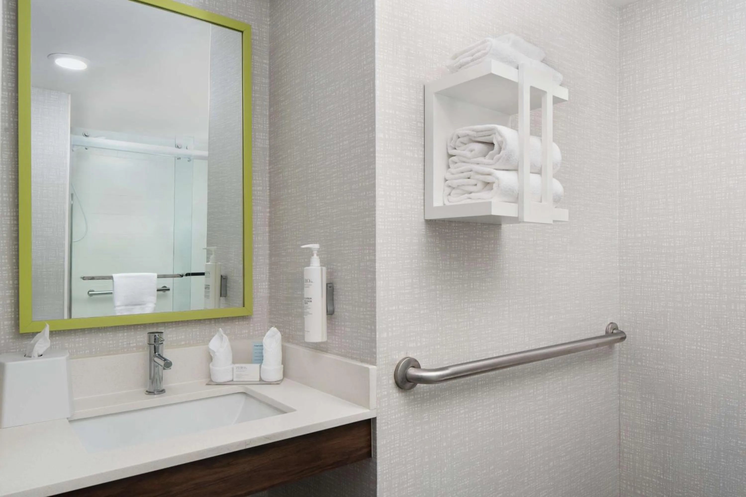 Bathroom in Hampton Inn Sturbridge