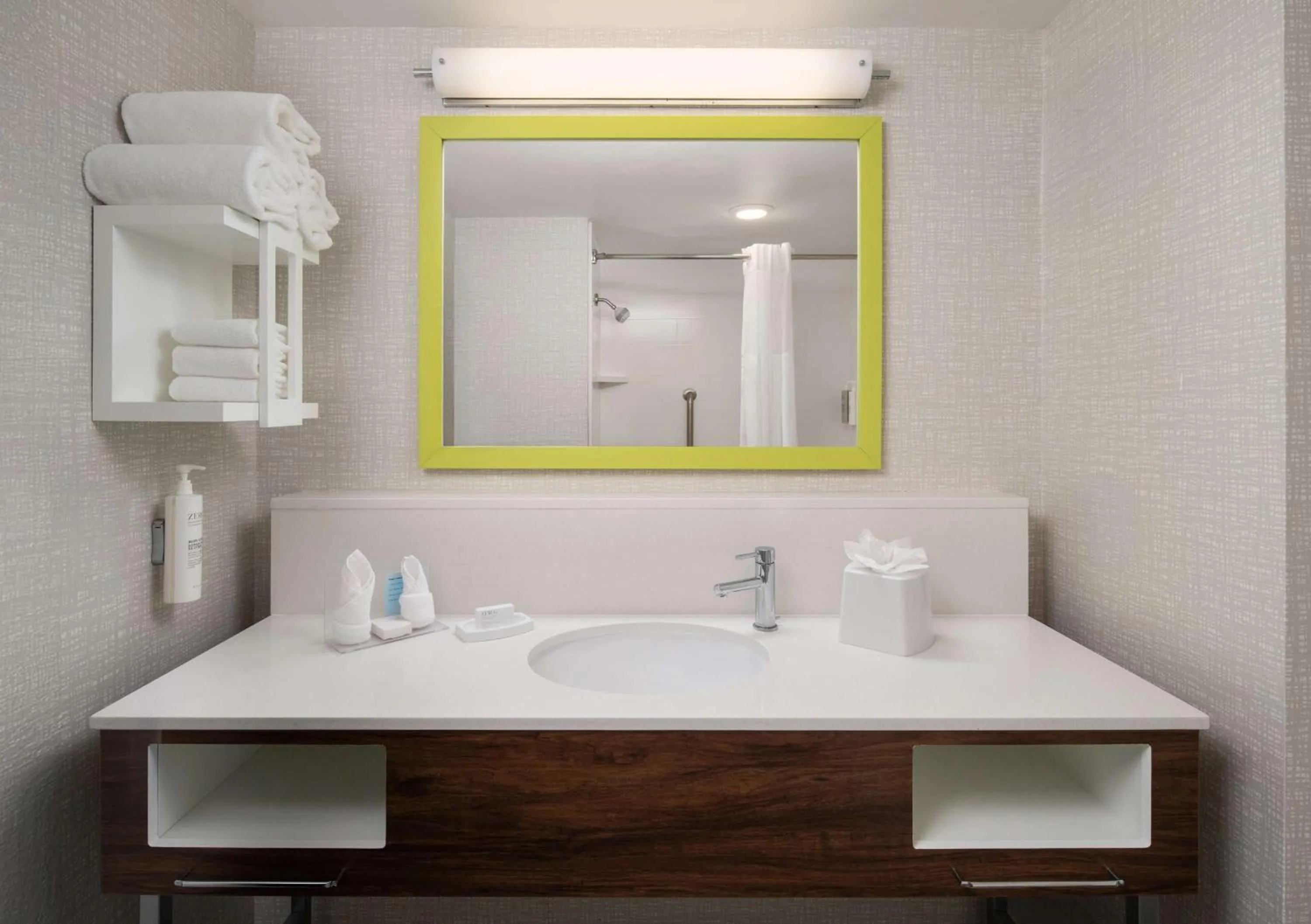 Bathroom in Hampton Inn Sturbridge