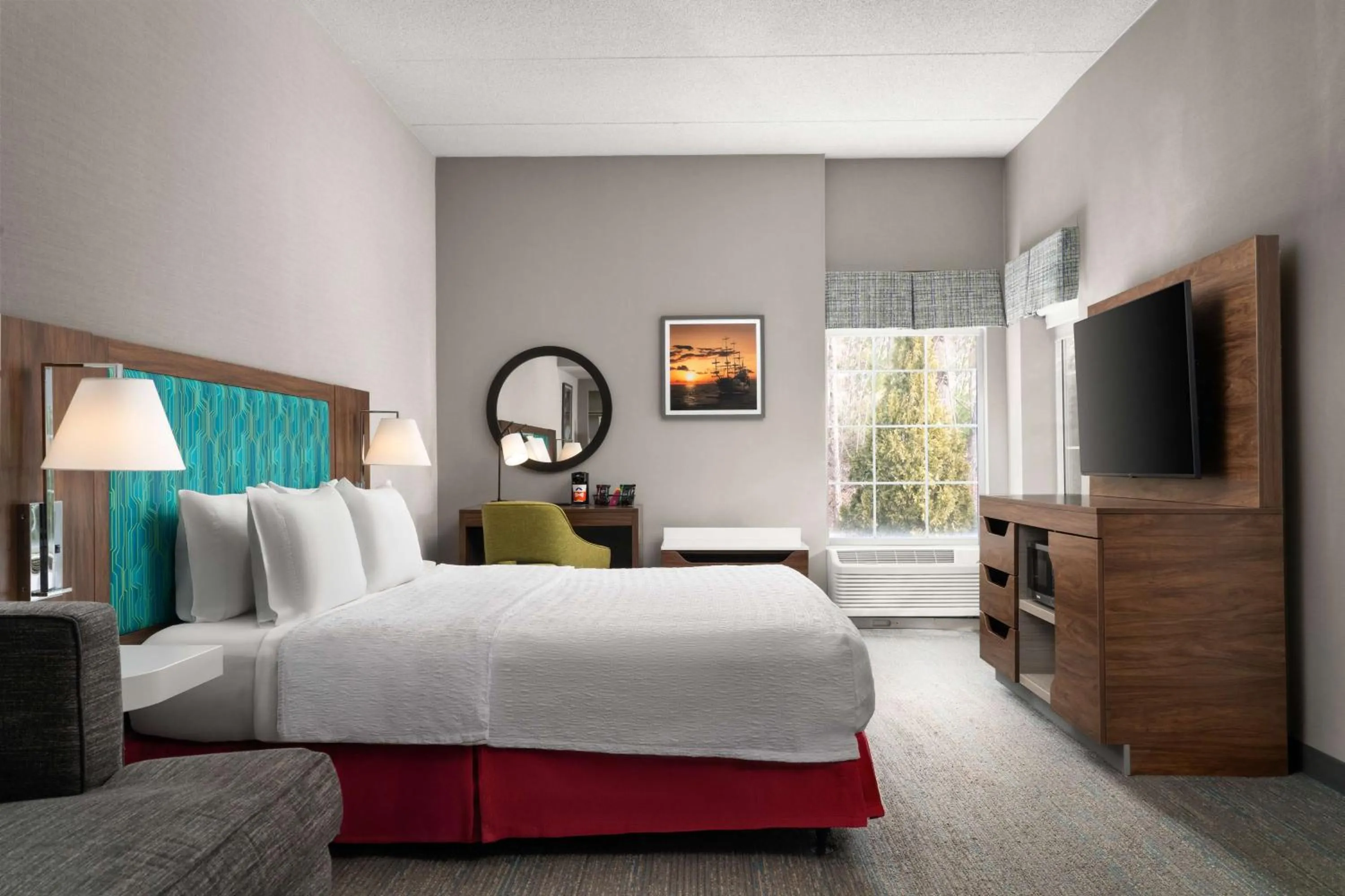 Bedroom, Bed in Hampton Inn Sturbridge