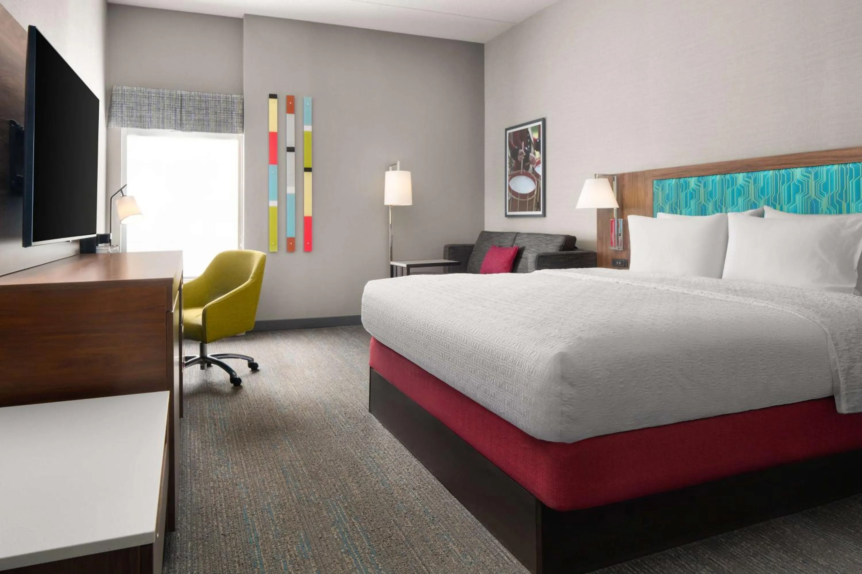 Living room, Bed in Hampton Inn Sturbridge