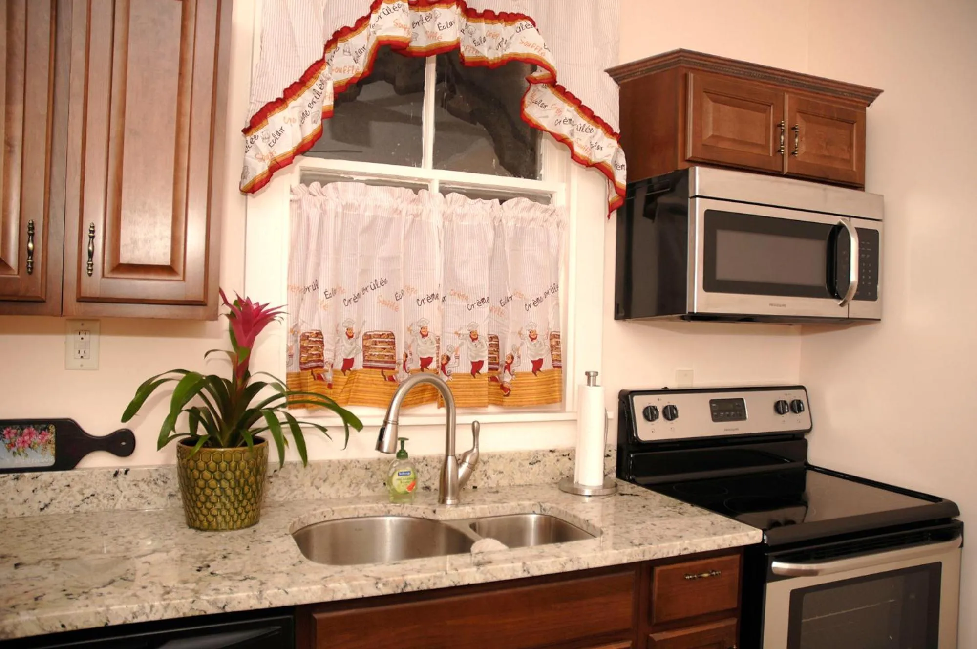 Kitchen or kitchenette in Historic Luxury Two Bedroom Apartment