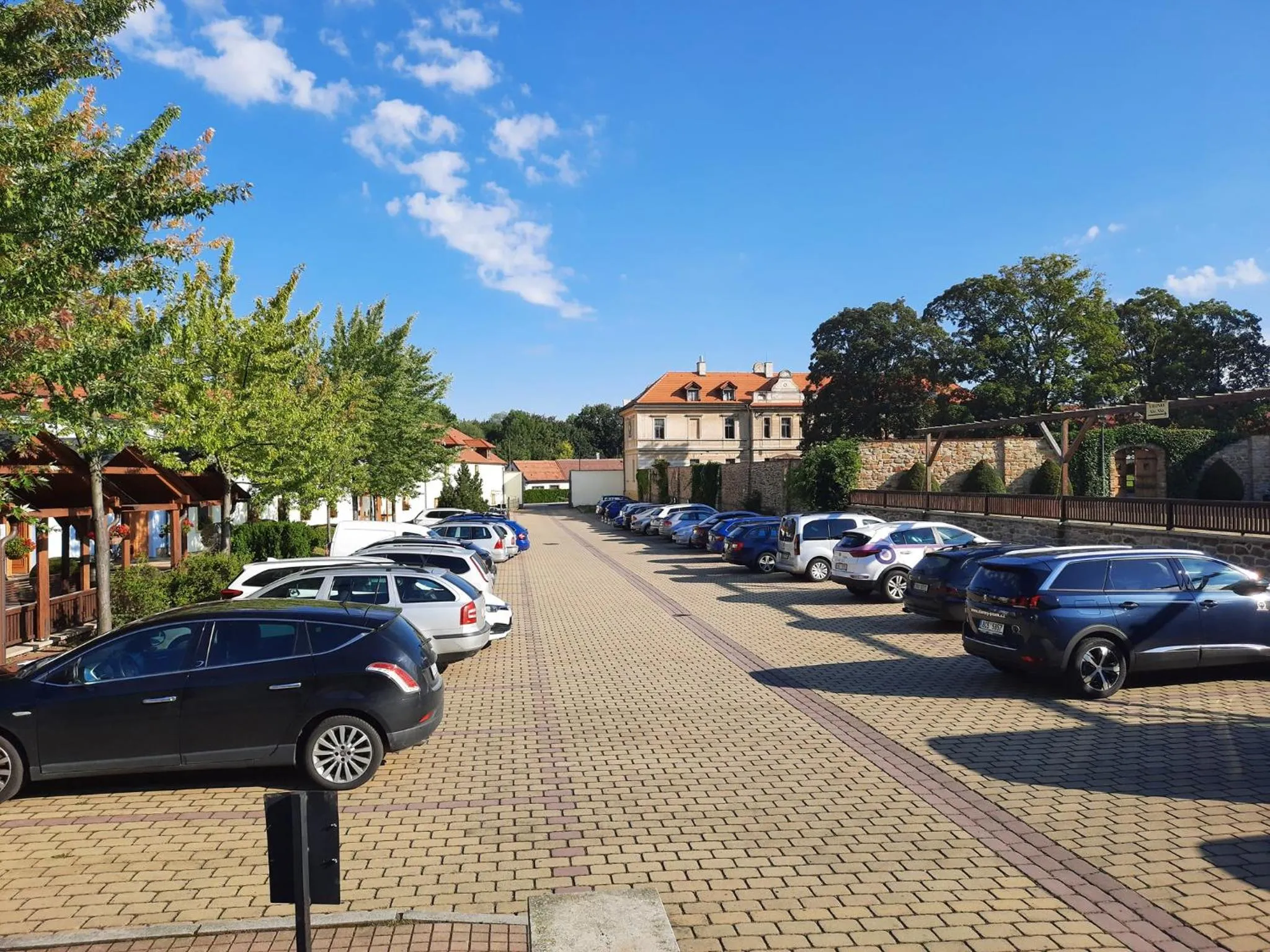 Parking in Hotel Čertousy