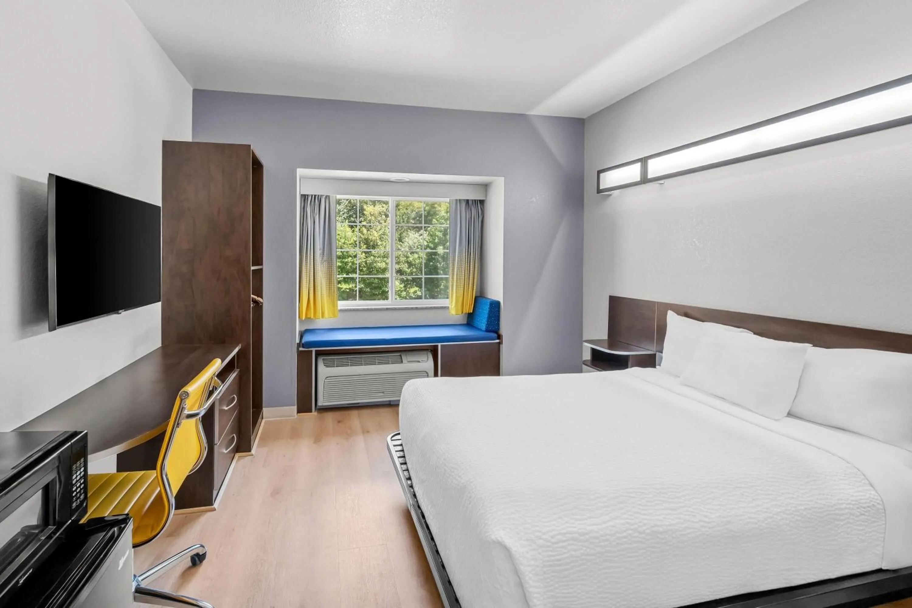 Bed in Microtel Inn & Suites by Wyndham Searcy