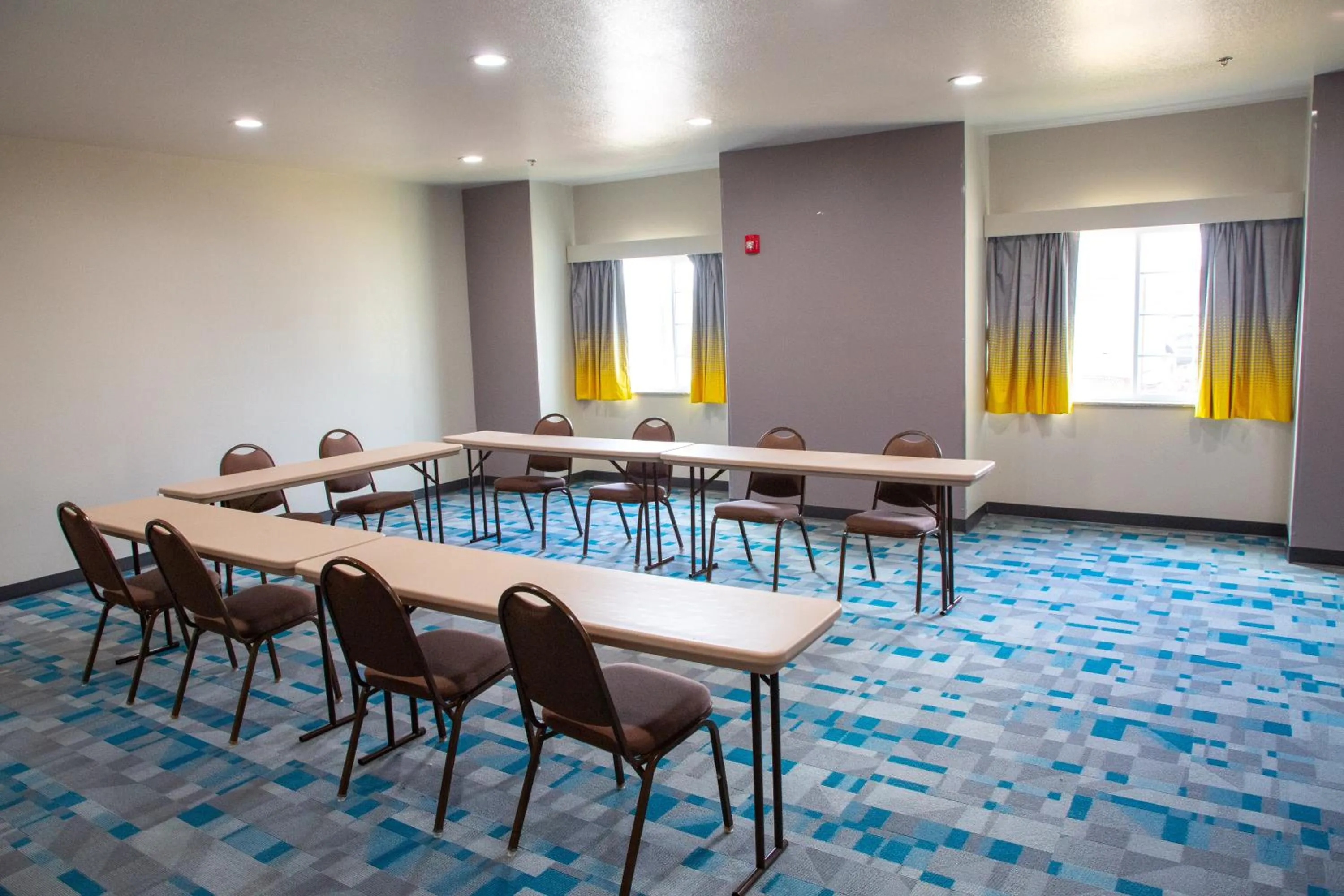 Meeting/conference room in Microtel Inn & Suites by Wyndham Searcy