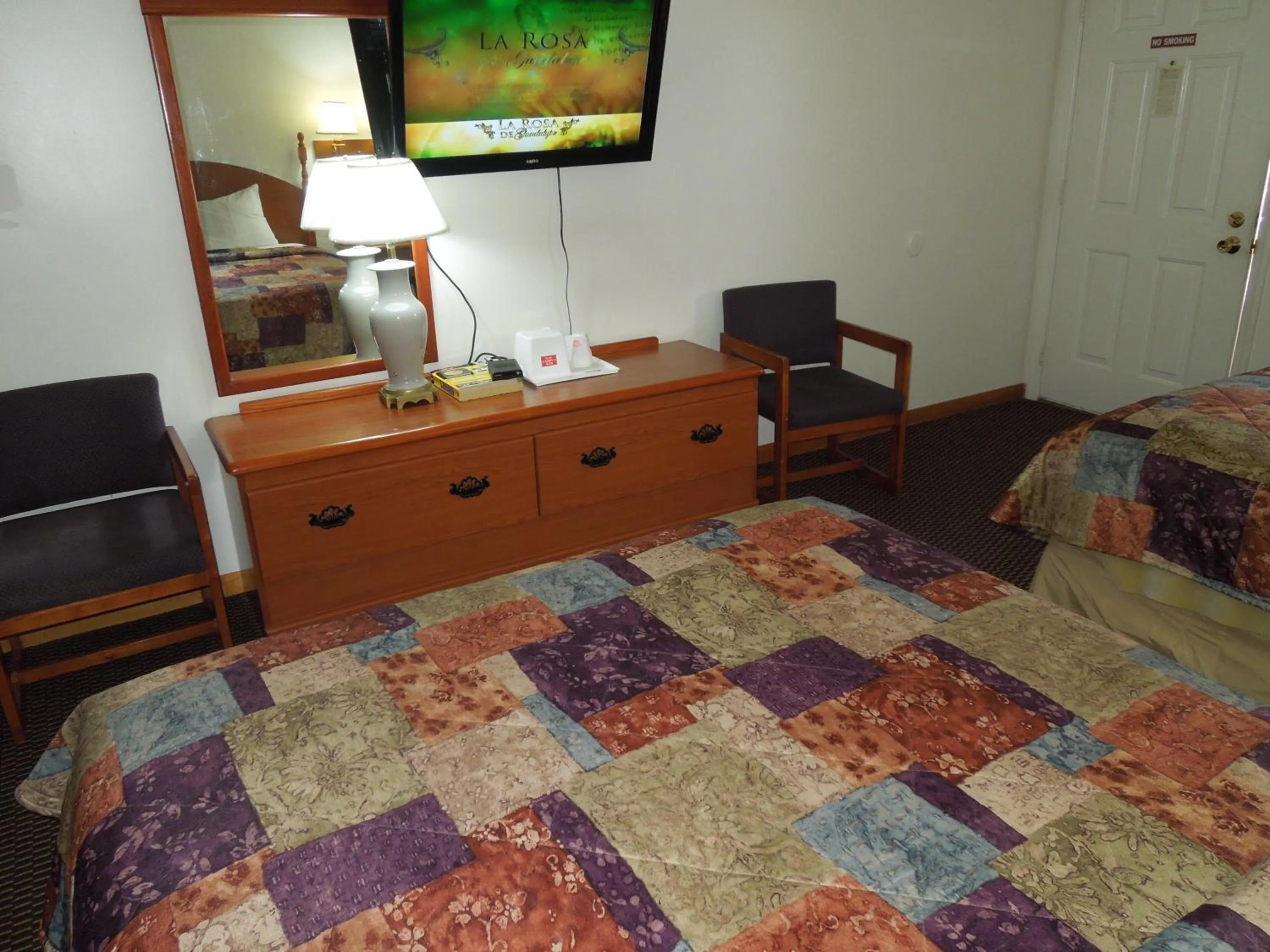 Bed in Red Carpet Inn Ronks