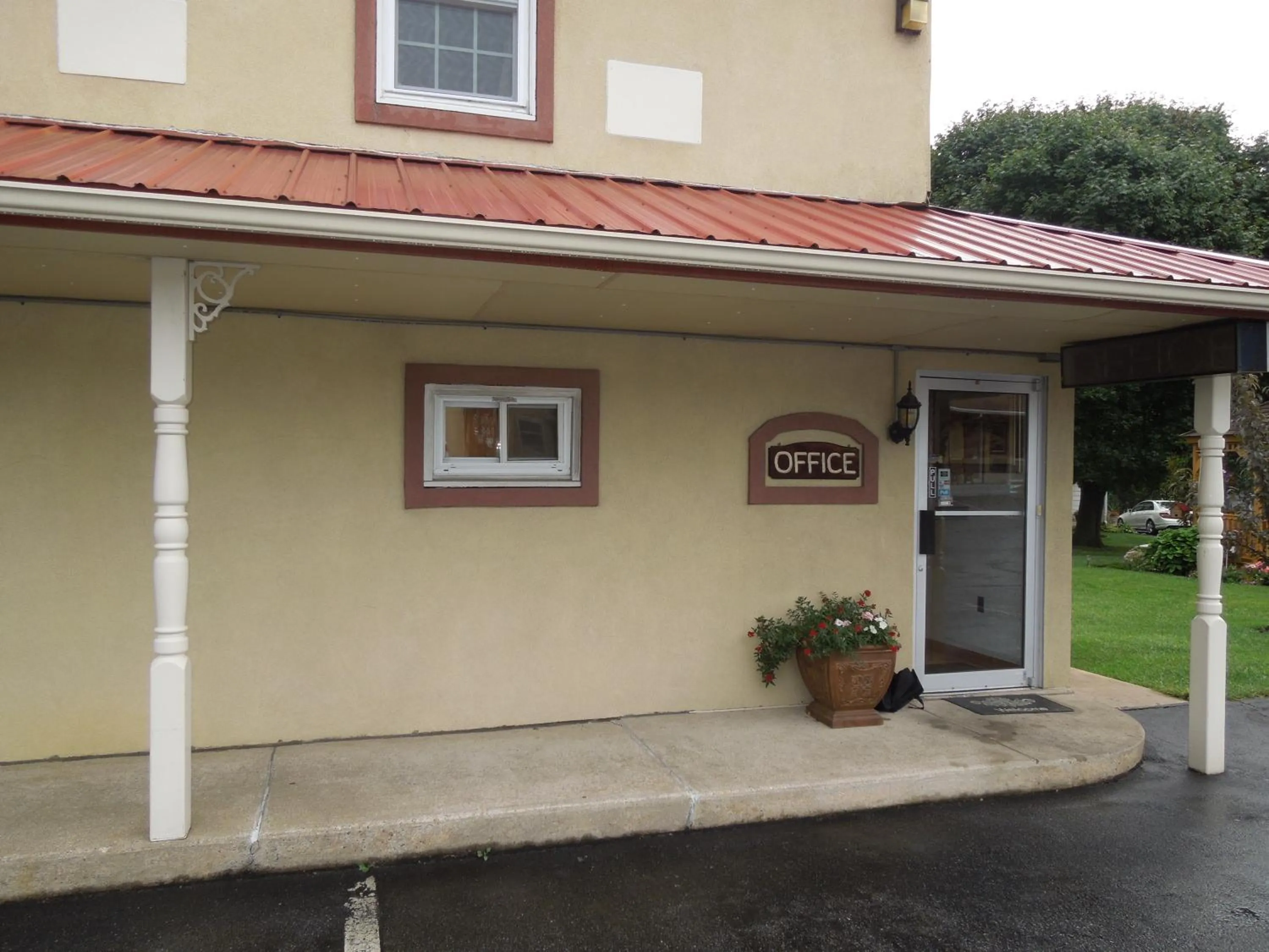 Facade/entrance in Red Carpet Inn Ronks