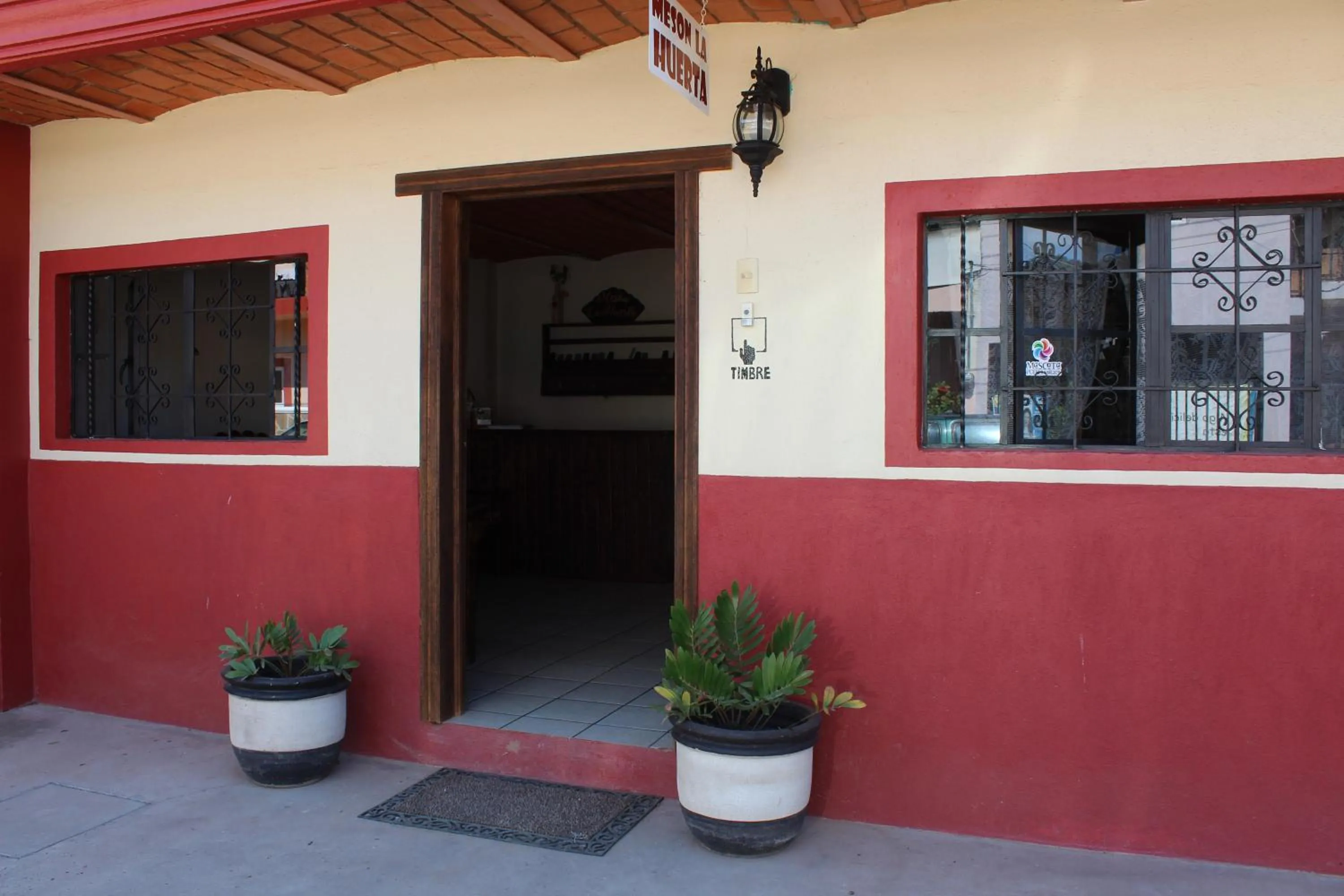 Facade/entrance in Meson La Huerta