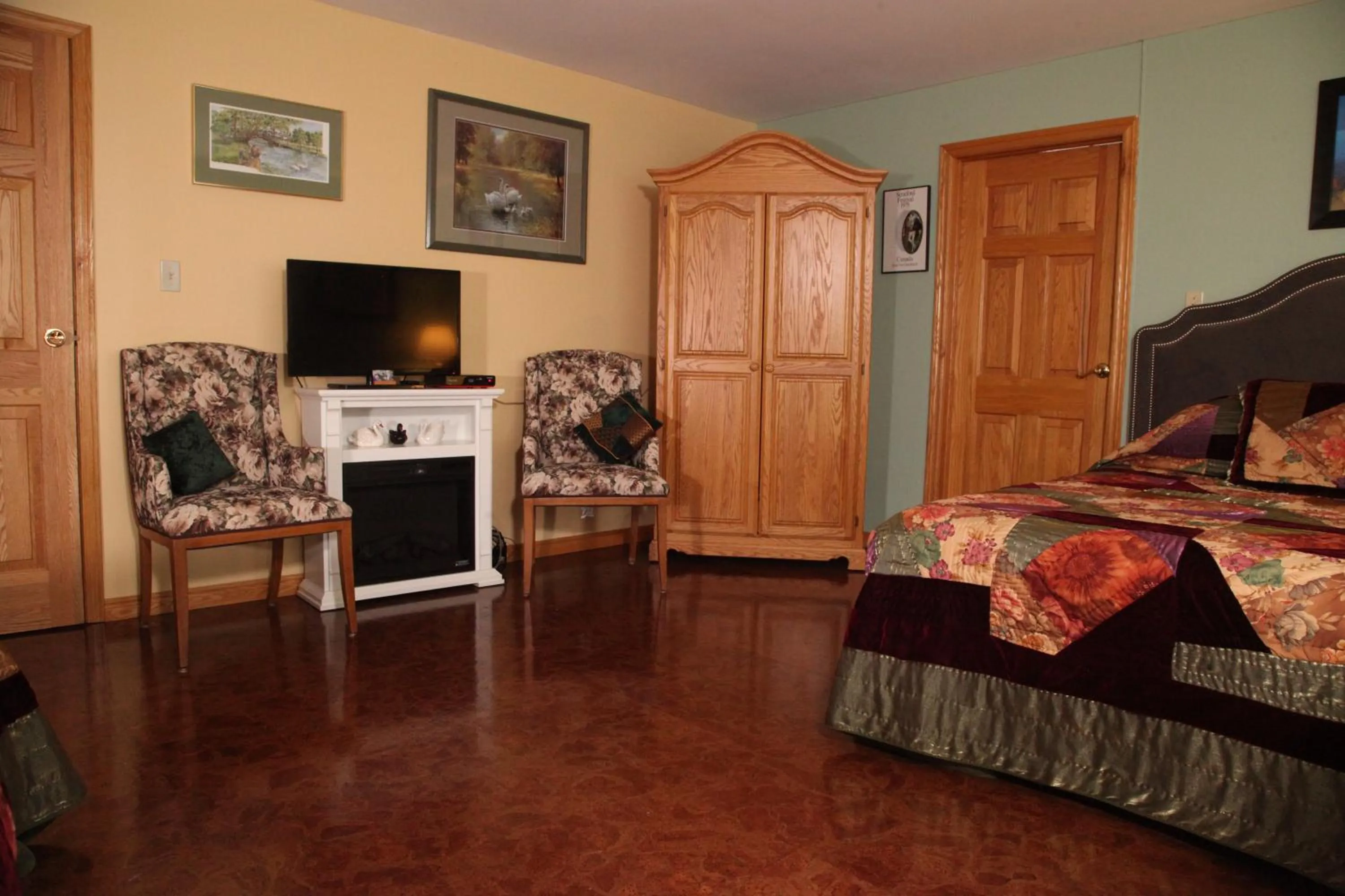 Photo of the whole room in A Garden Stroll Bed & Breakfast