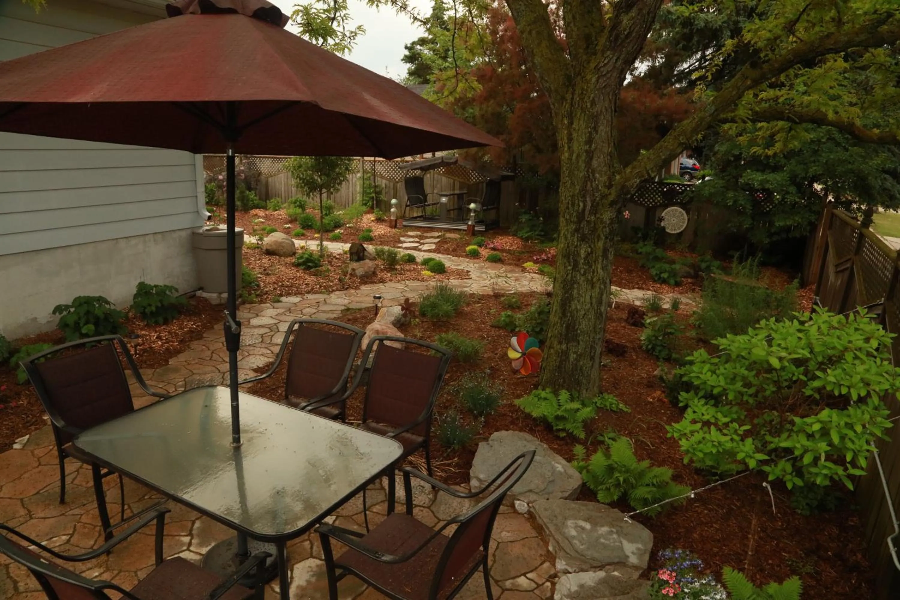 Spring in A Garden Stroll Bed & Breakfast