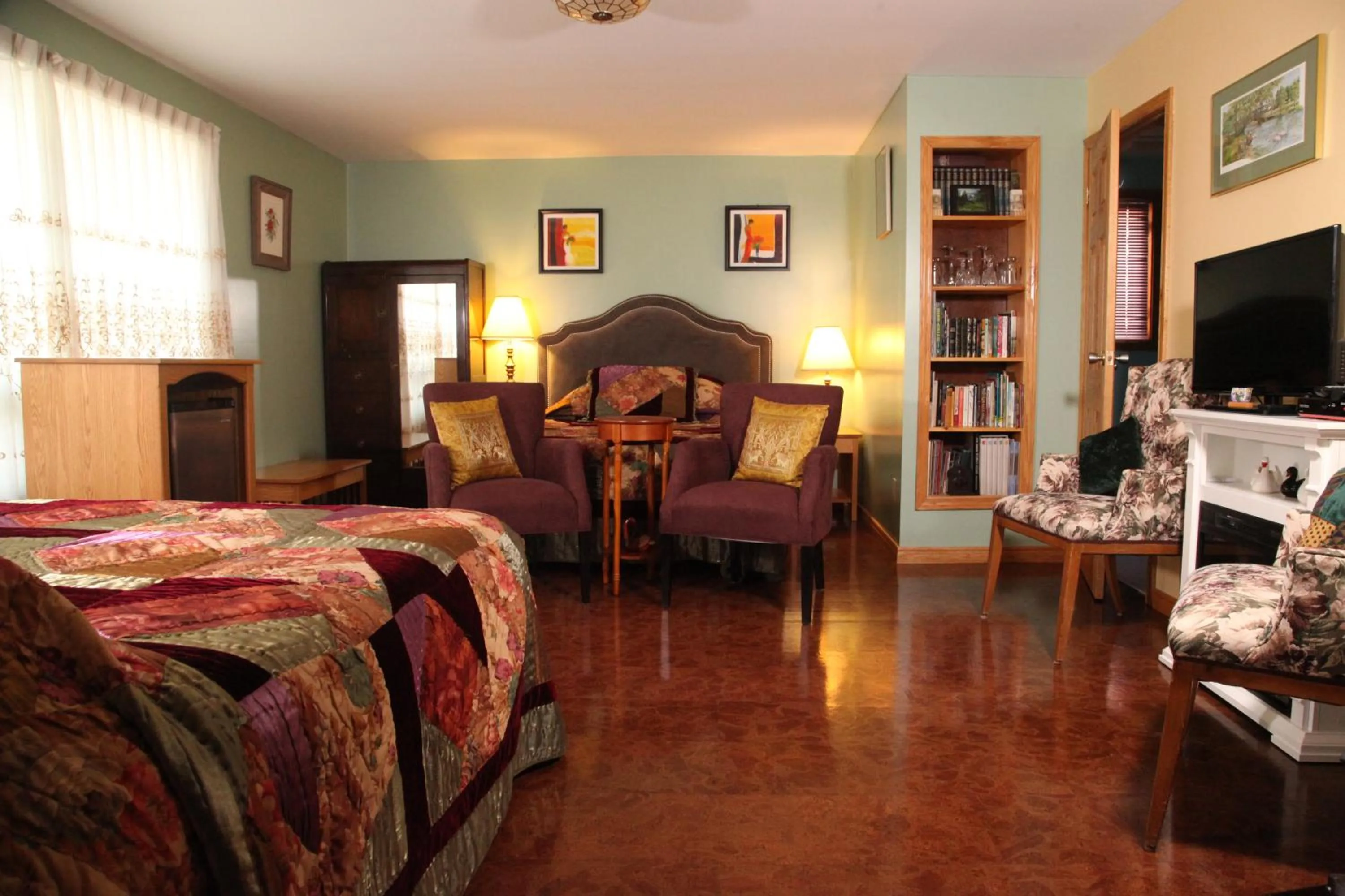 Library in A Garden Stroll Bed & Breakfast