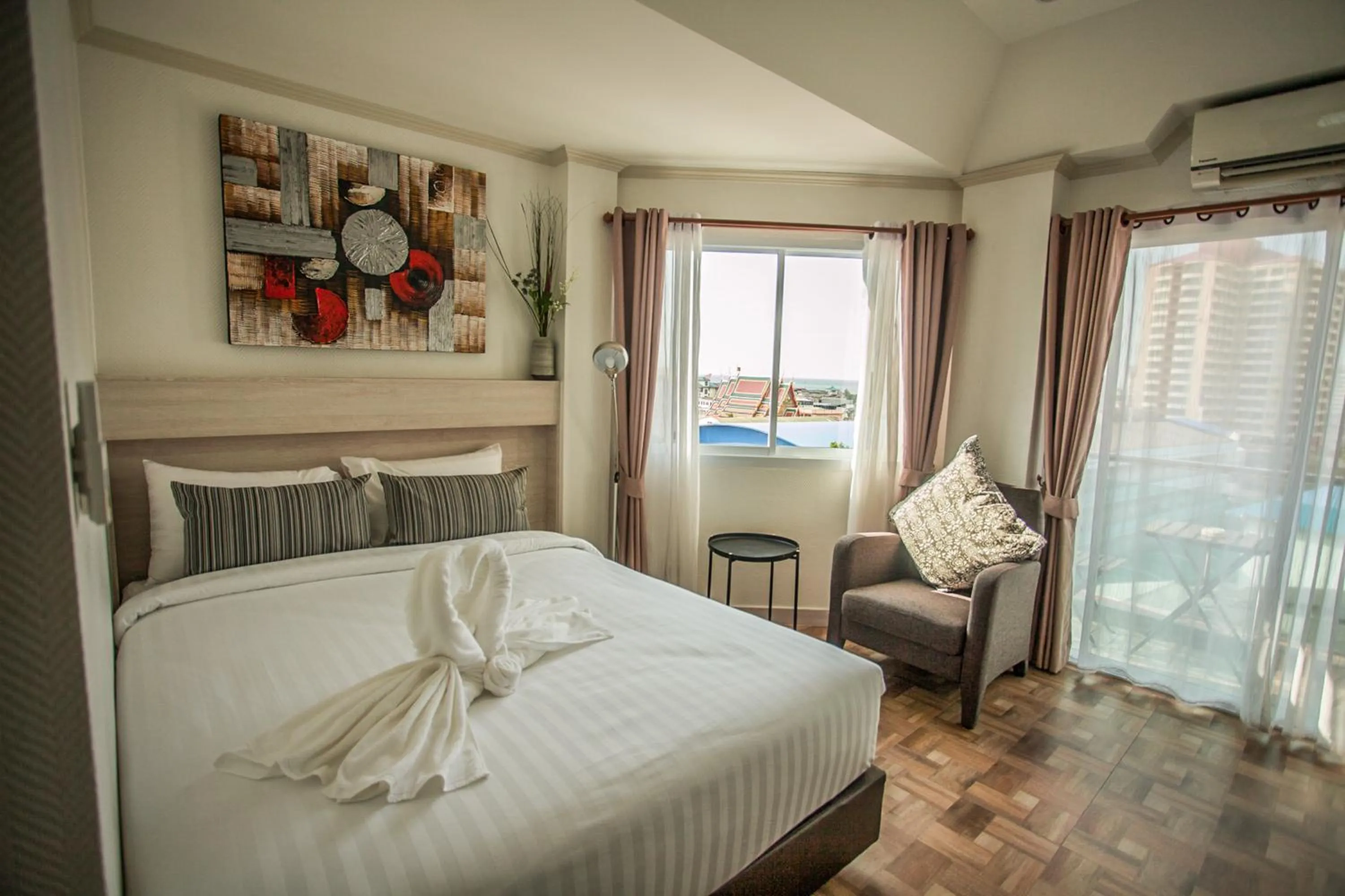 Living room, Bed in City View Residence