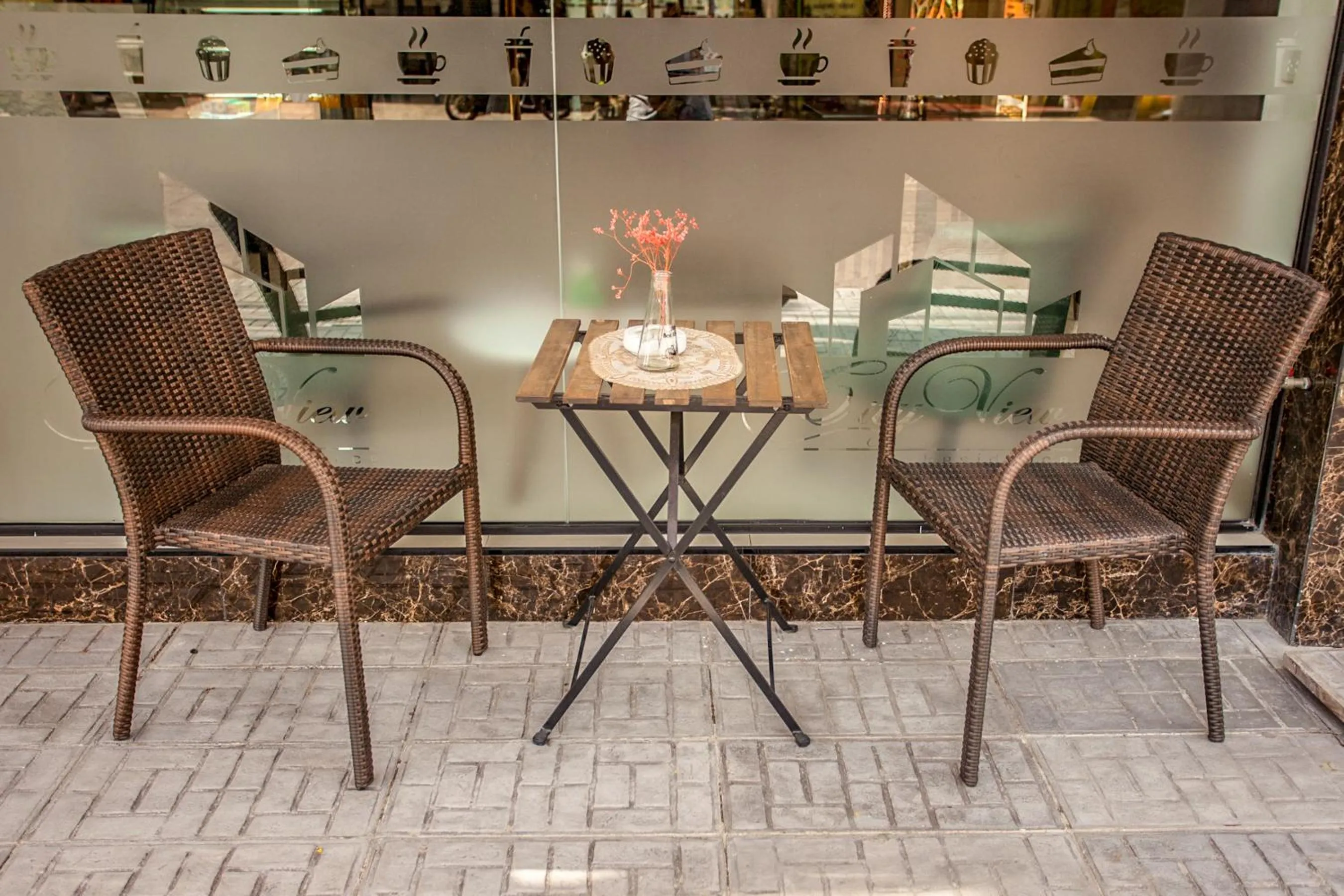 Restaurant/places to eat in City View Residence