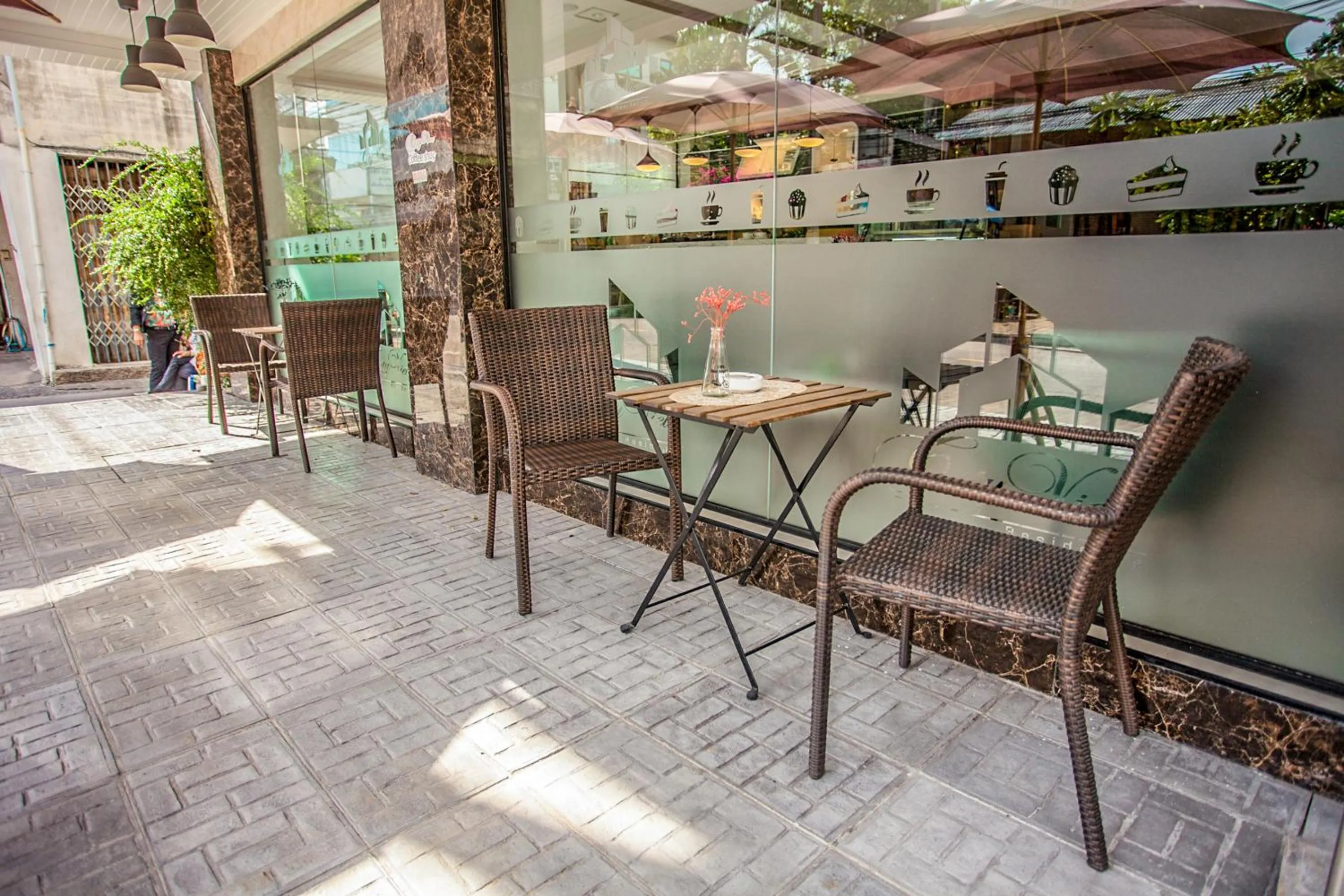 Restaurant/places to eat in City View Residence