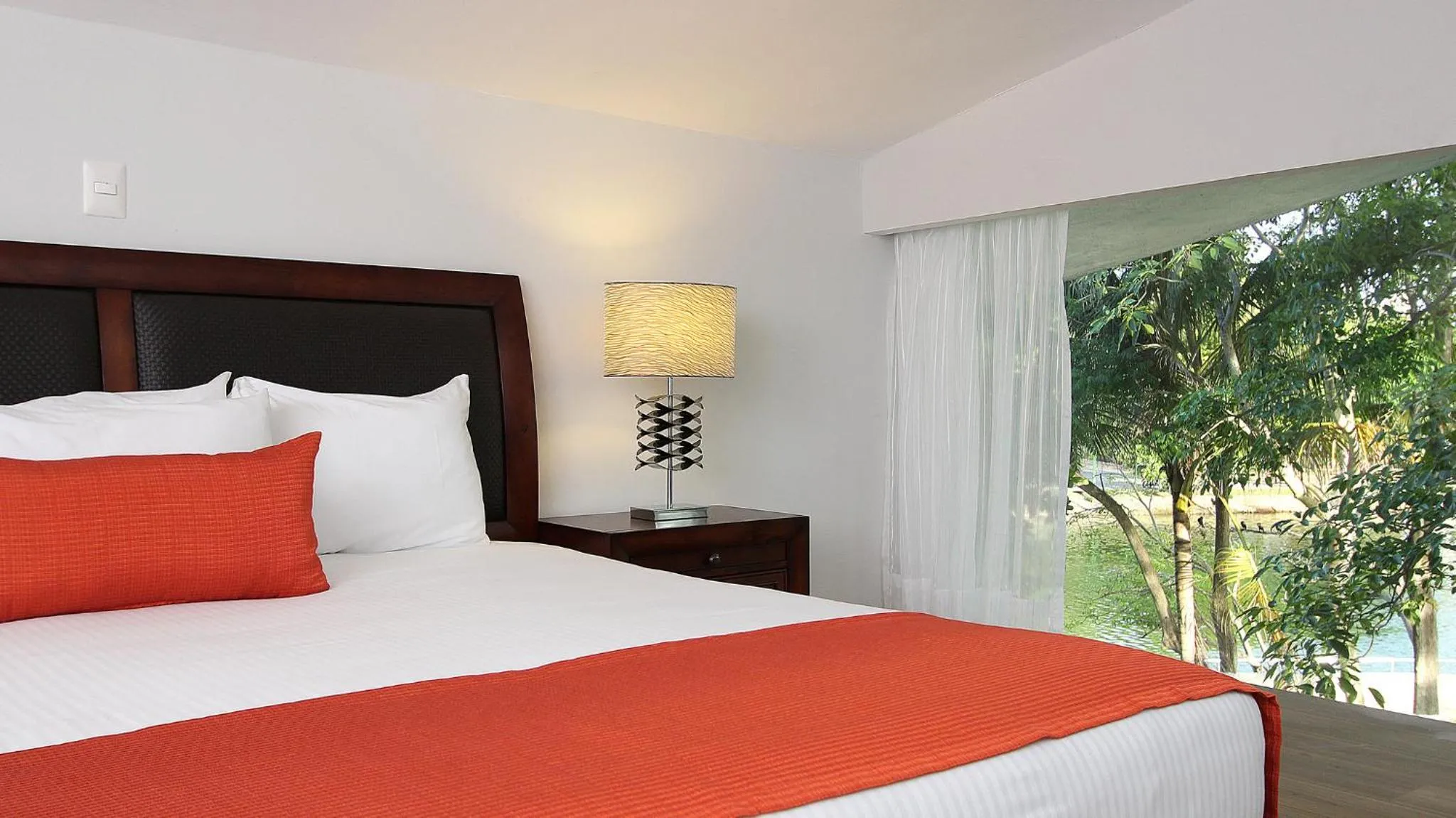 Photo of the whole room, Bed in Fiesta Inn Villahermosa Cencali