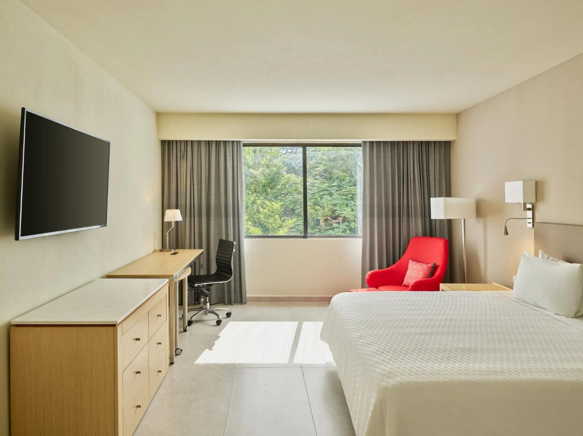 Photo of the whole room, Bed in Fiesta Inn Villahermosa Cencali