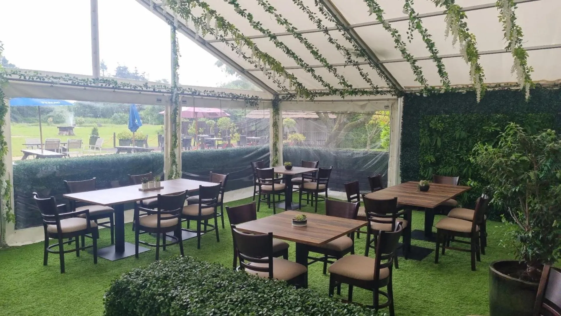 Restaurant/places to eat in The Limes Country Lodge Hotel & Admiral Restaurant