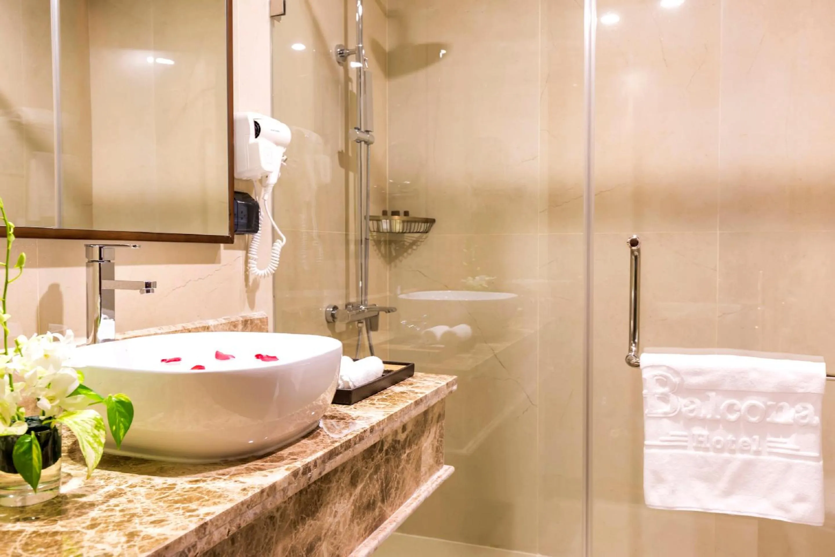 Bathroom in Balcona Hotel Da Nang