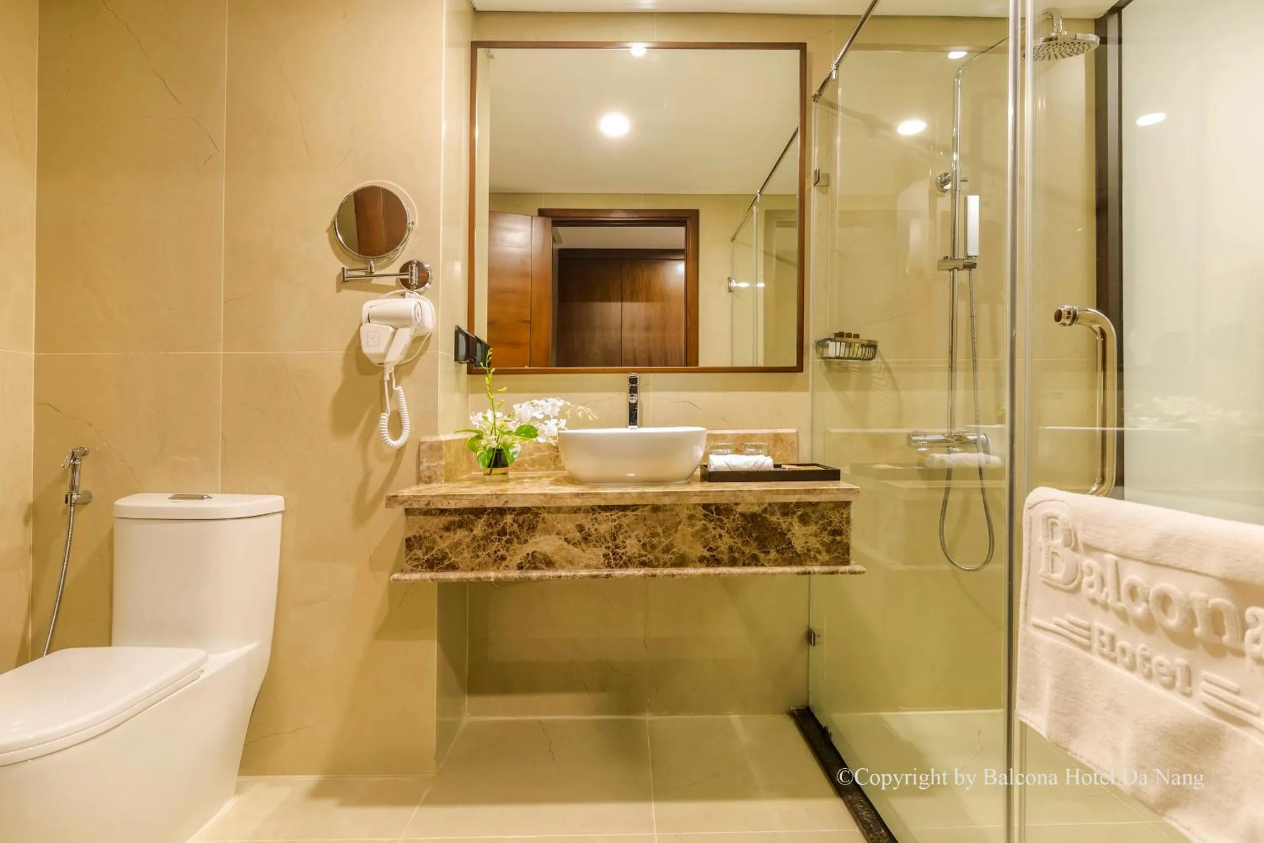 Bathroom in Balcona Hotel Da Nang