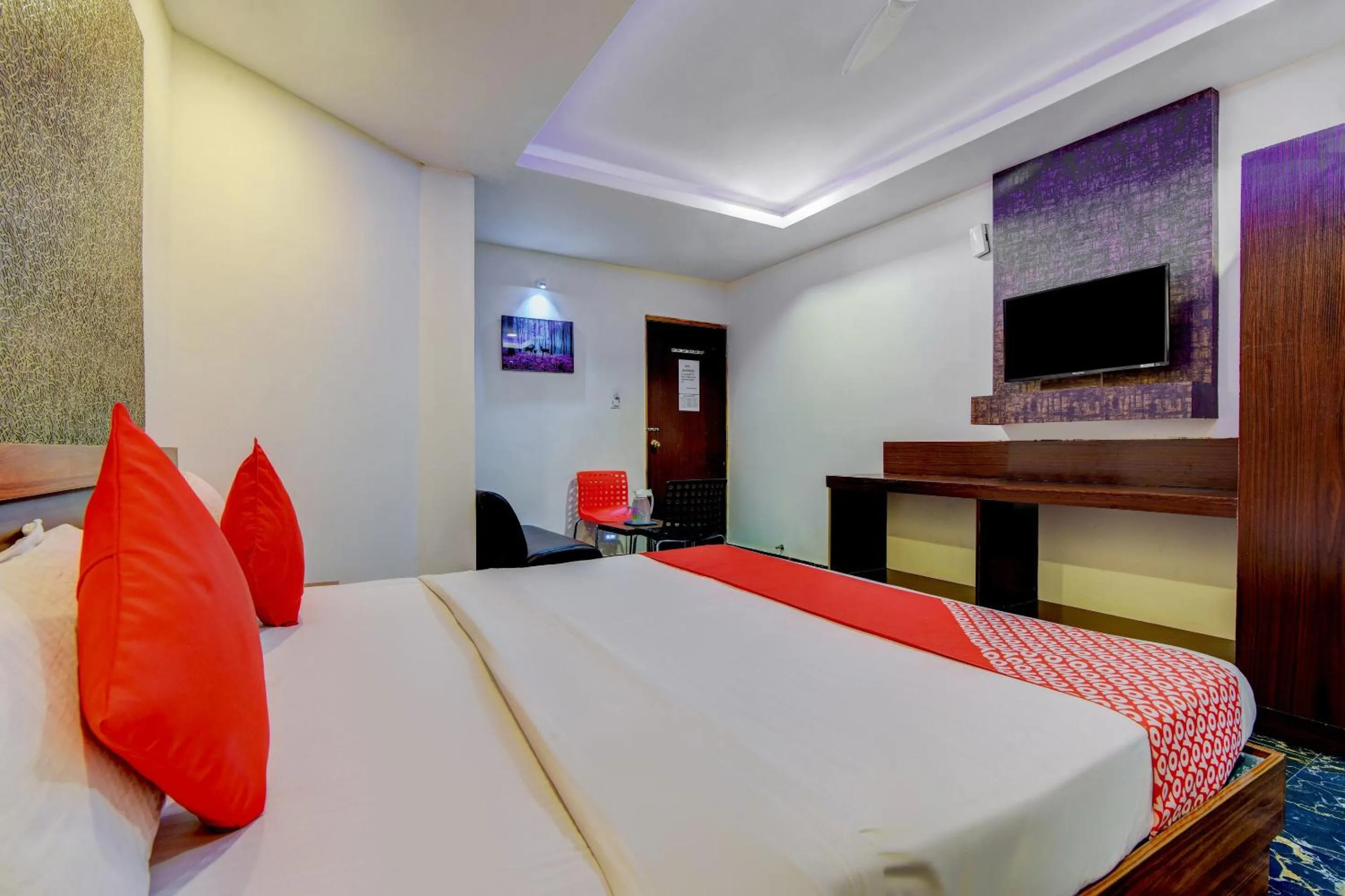 Bedroom, Bed in Hotel O P S Grand