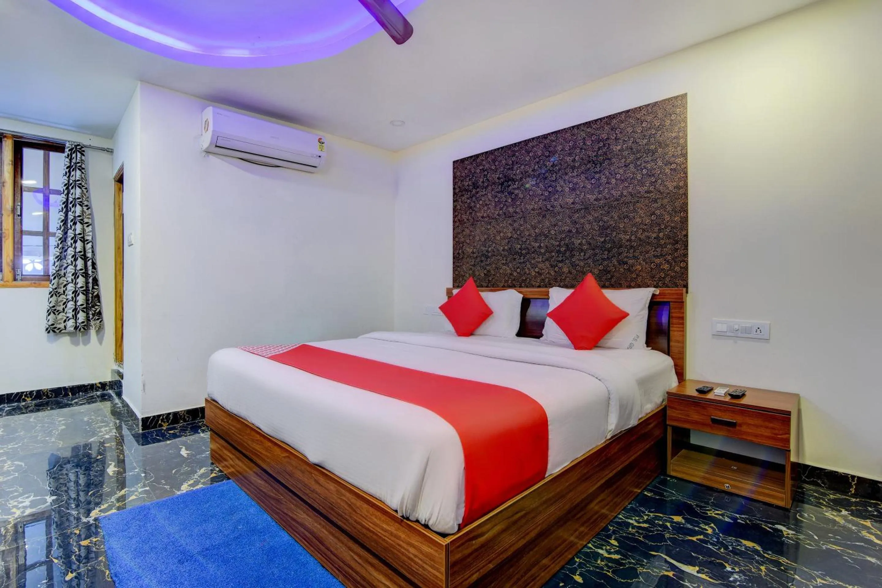 Bedroom, Bed in Hotel O P S Grand