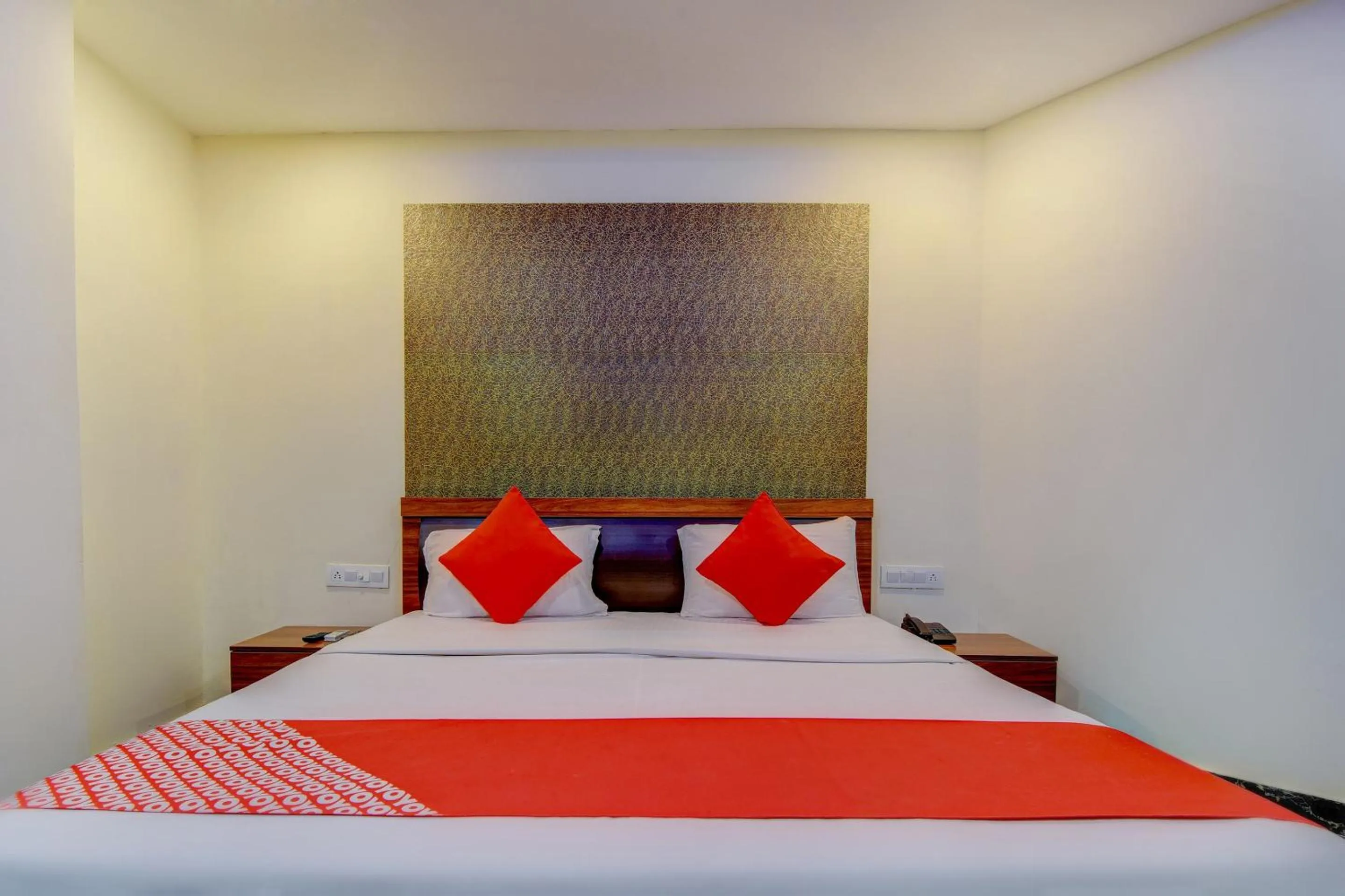 Bedroom, Bed in Hotel O P S Grand