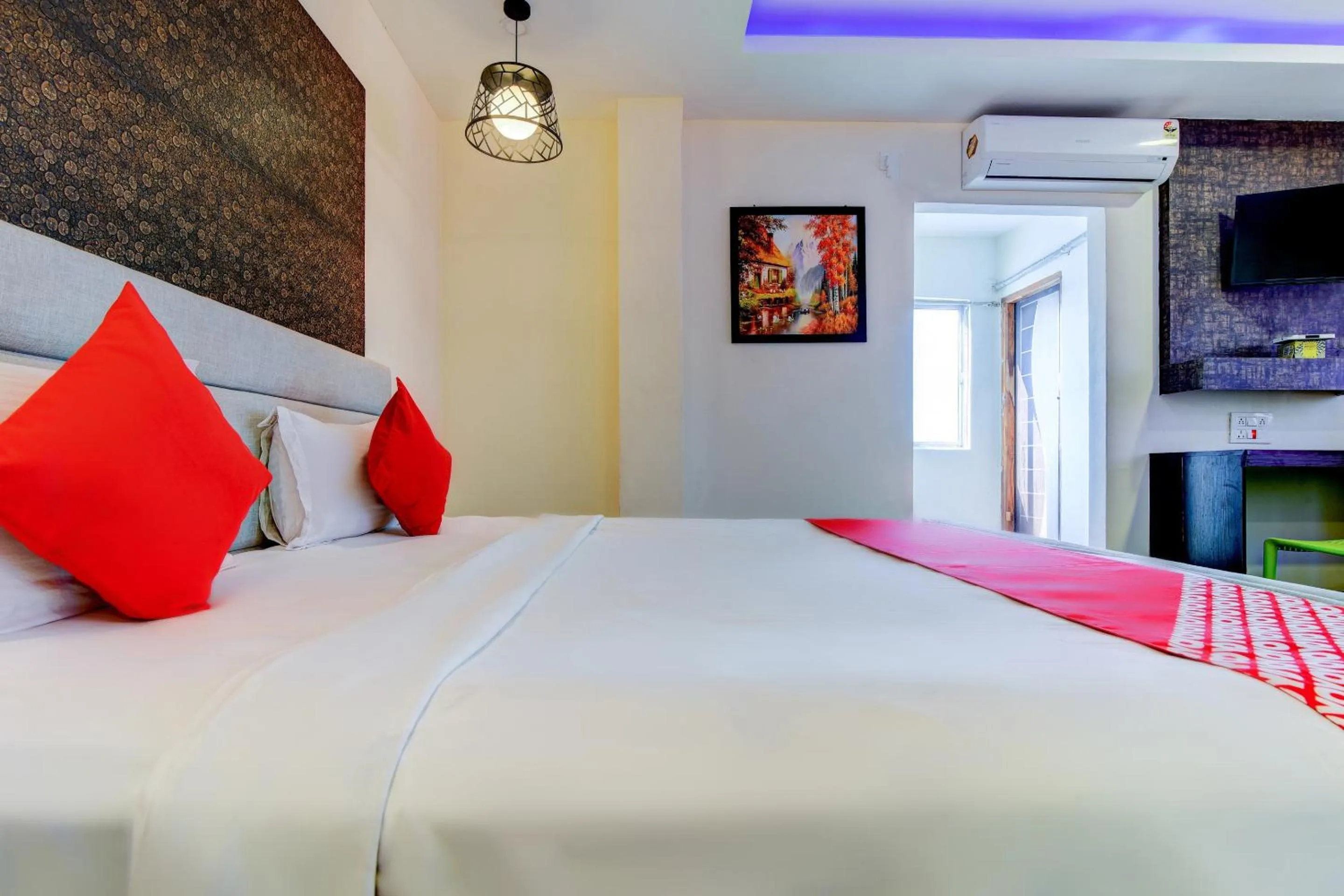 Bedroom, Bed in Hotel O P S Grand